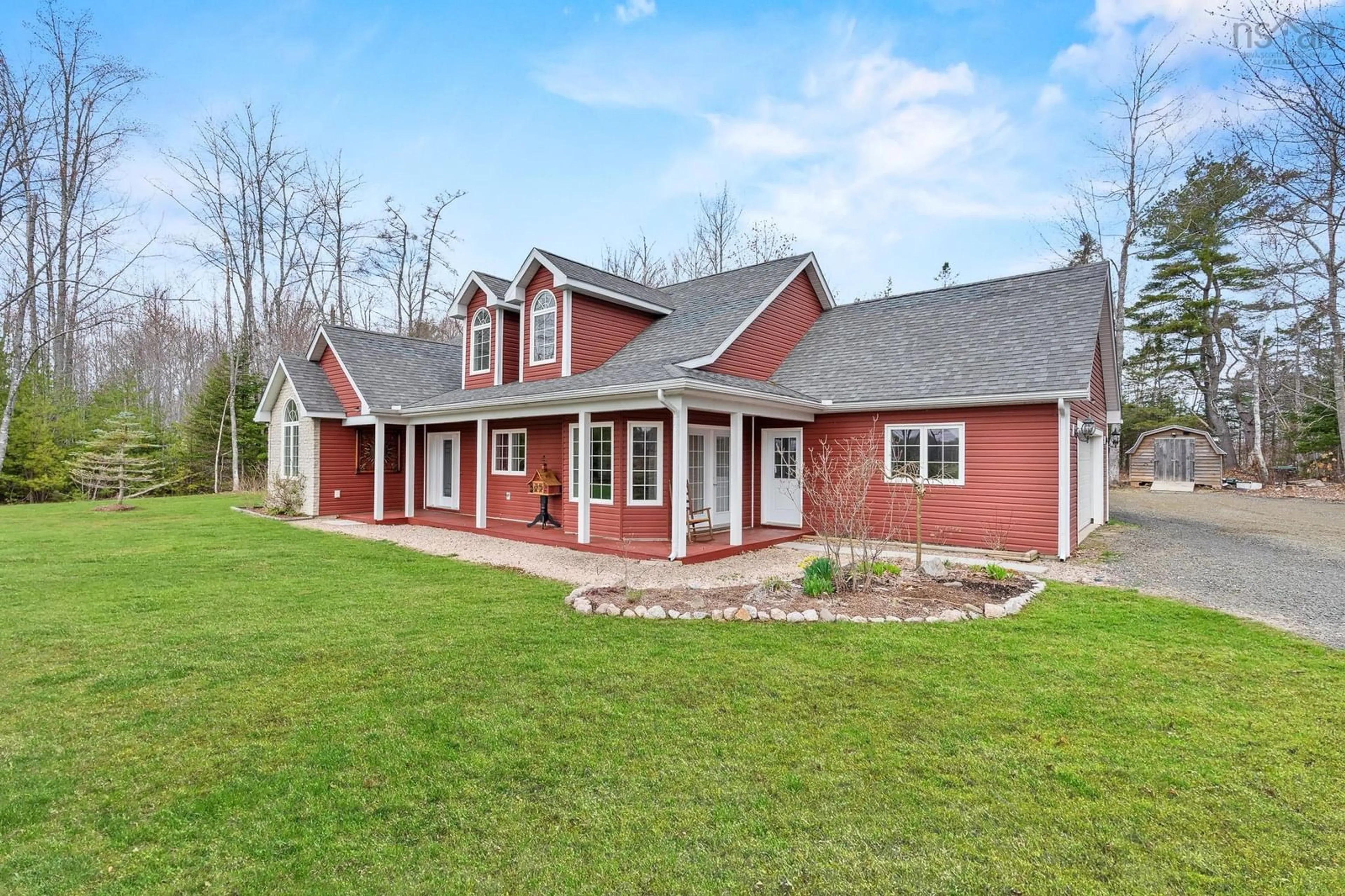 Home with vinyl exterior material, unknown for 1939 Middle Rd, Nictaux Nova Scotia B0S 1P0