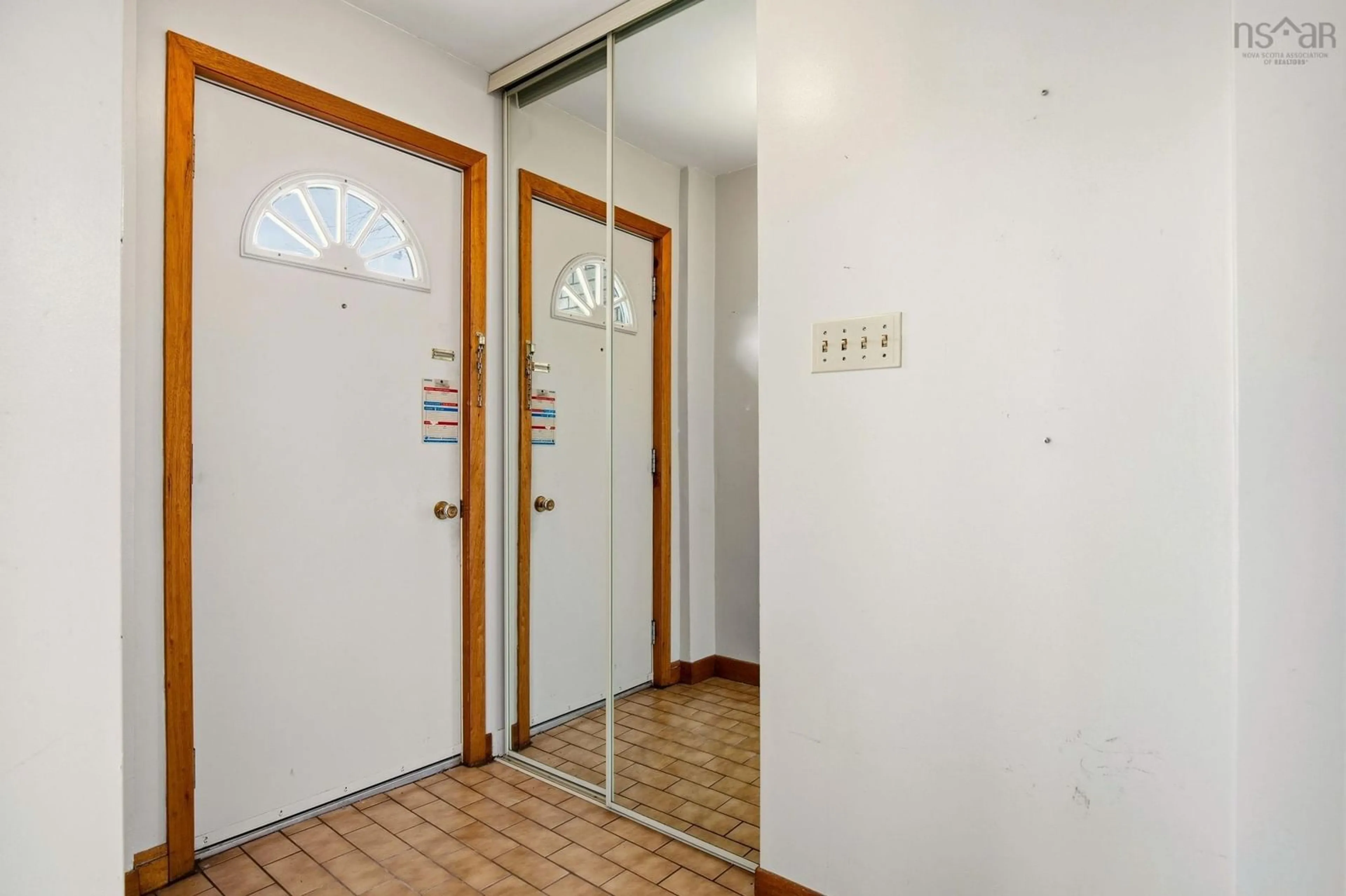 Indoor foyer for 9 Parmbelle Lane, Halifax Nova Scotia B3M 1N2