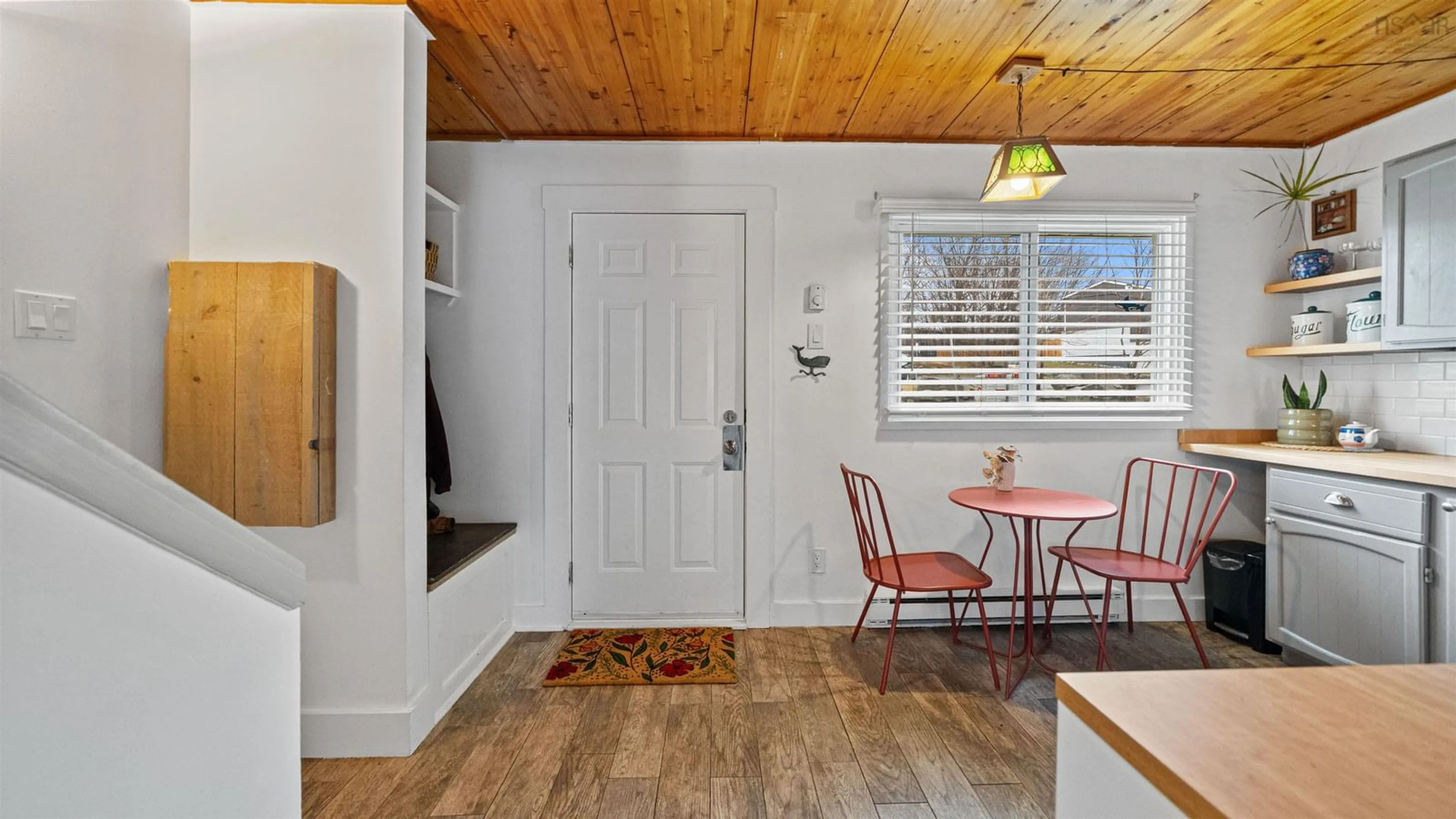 Indoor entryway for 107 Cavendish Rd, Halifax Nova Scotia B3P 2J6