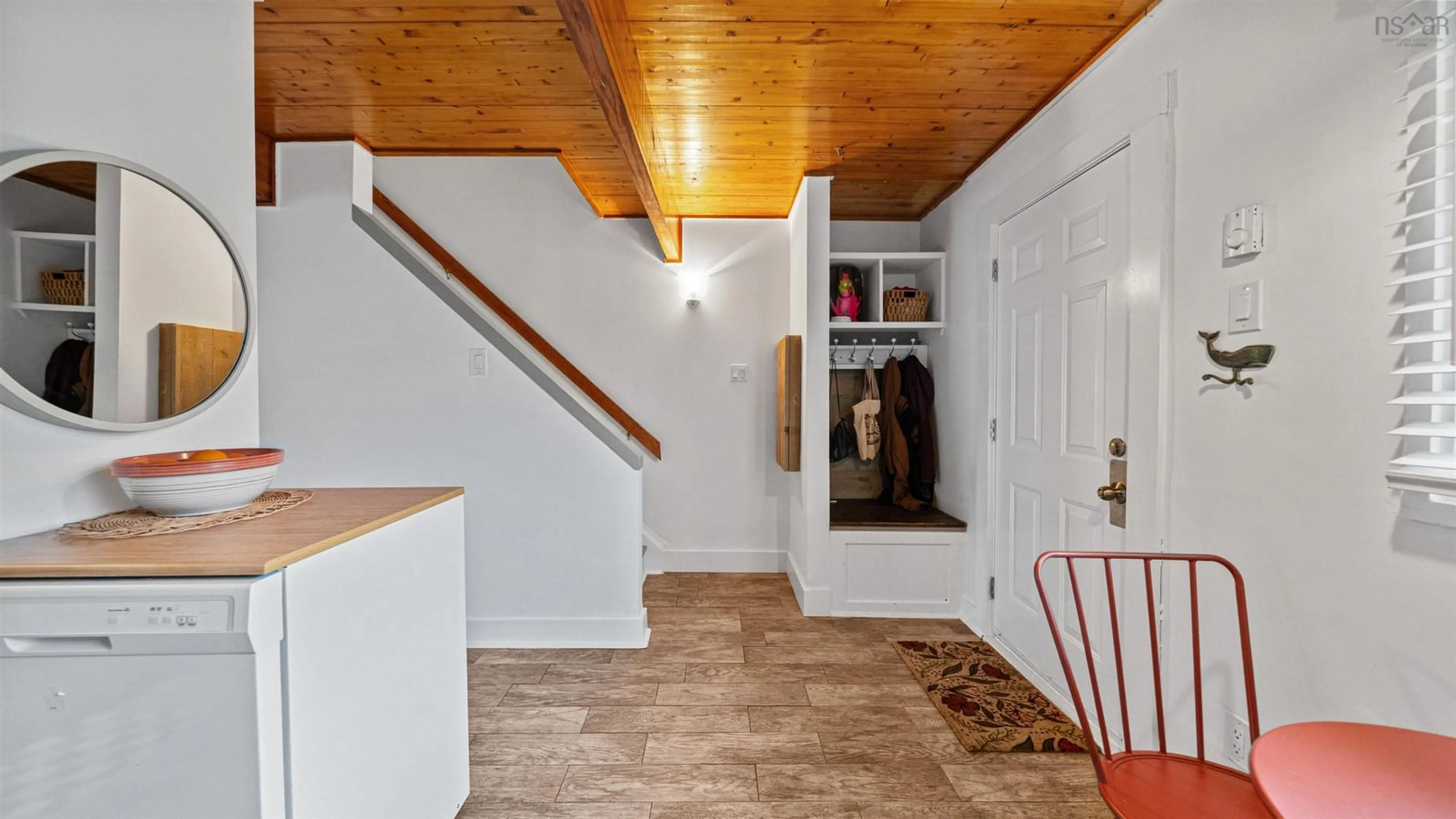 Indoor foyer for 107 Cavendish Rd, Halifax Nova Scotia B3P 2J6