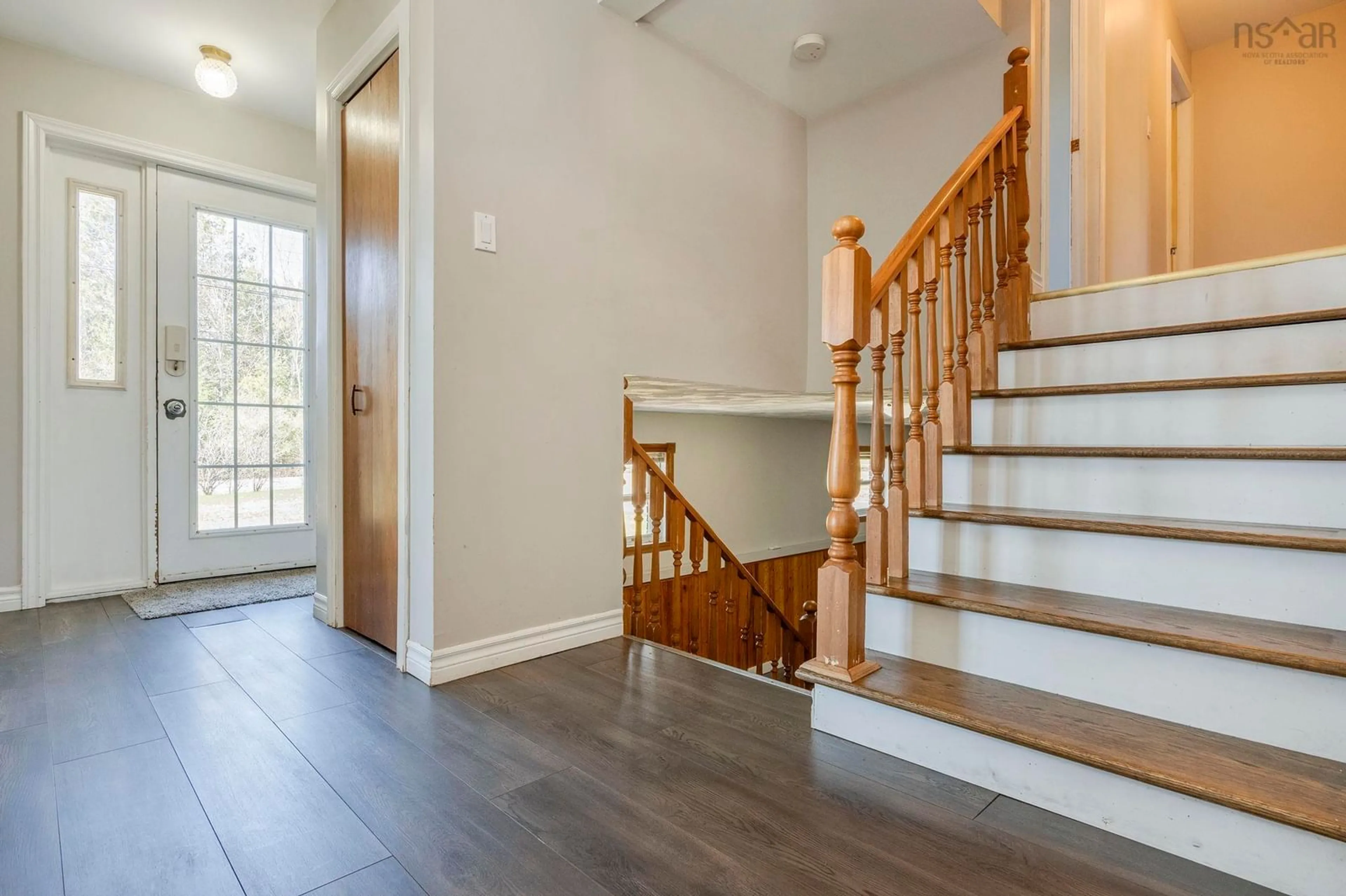 Indoor entryway for 752 Balser Drive, Kingston Nova Scotia B0P 1R0