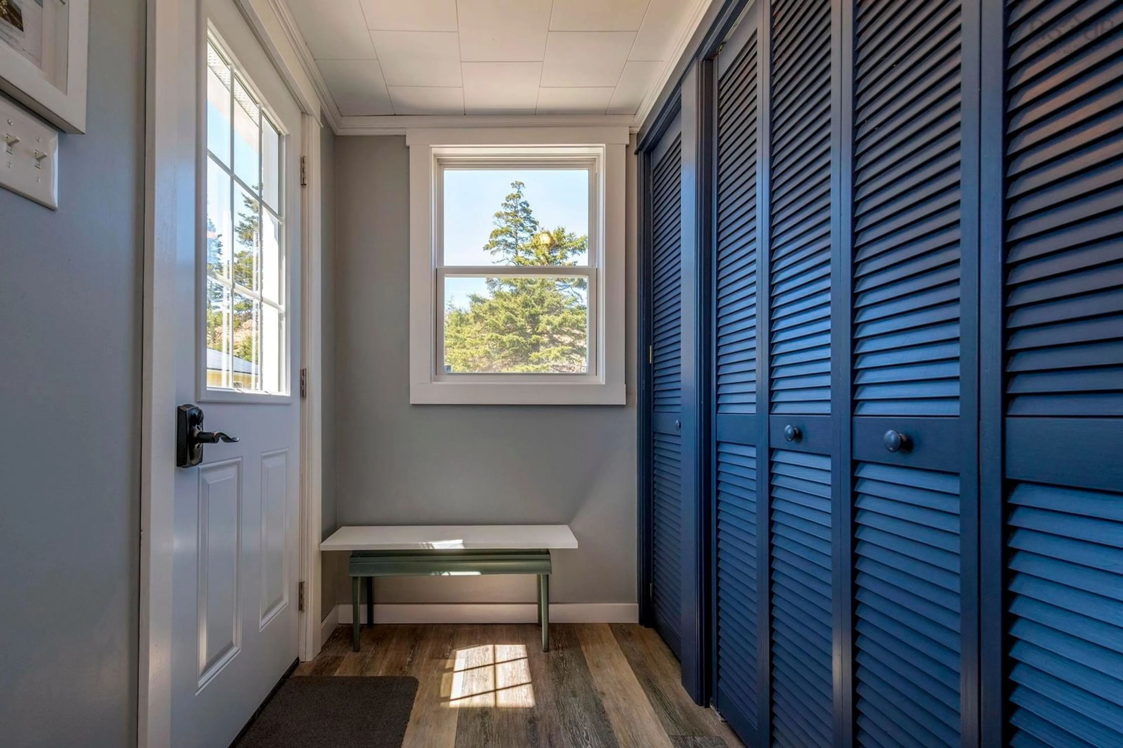 Indoor entryway for 1772 304 Hwy, Cape Forchu Nova Scotia B5A 5G7