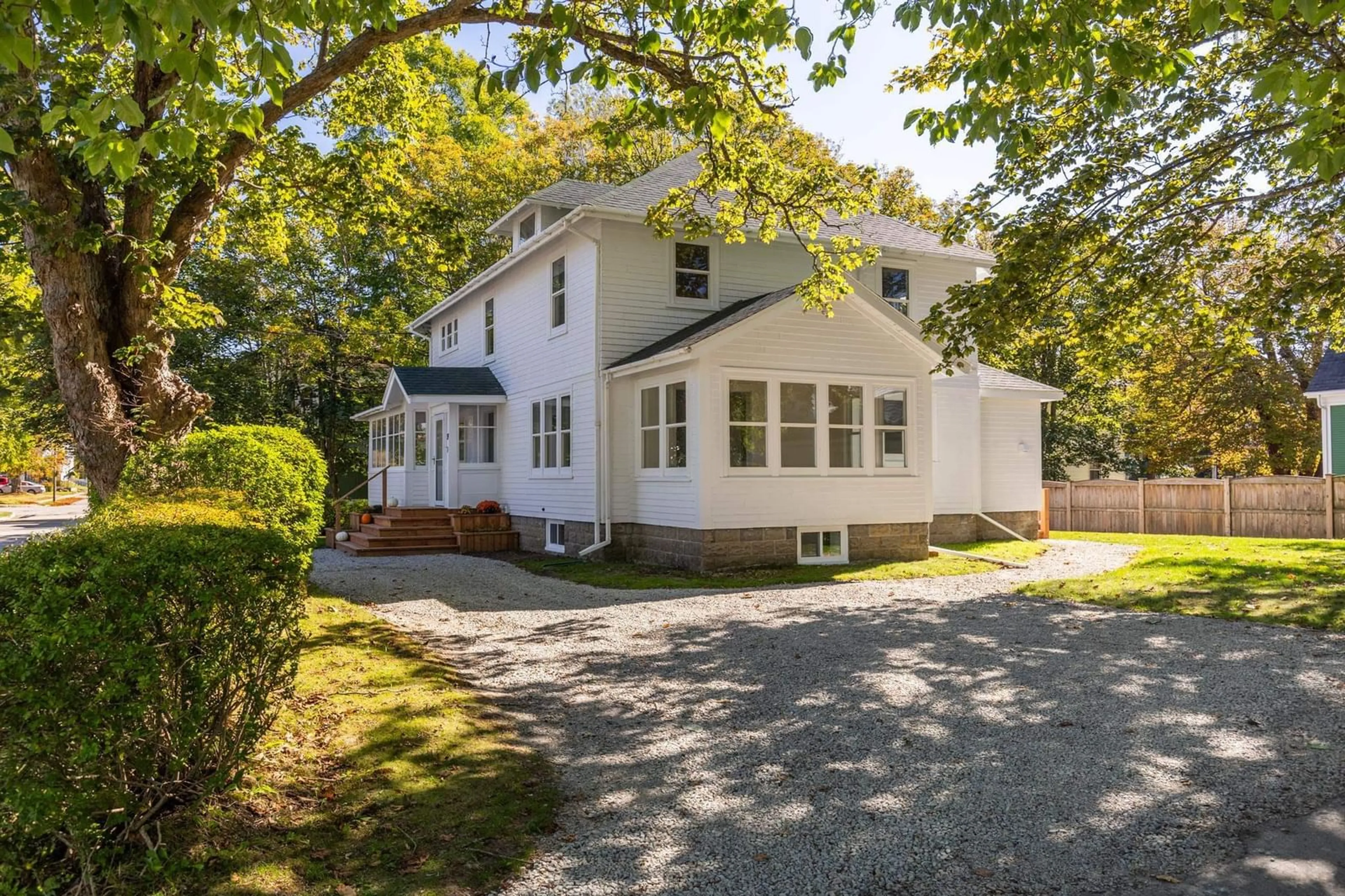 A pic from outside/outdoor area/front of a property/back of a property/a pic from drone, street for 19 Cumberland St, Yarmouth Nova Scotia B5A 5K4