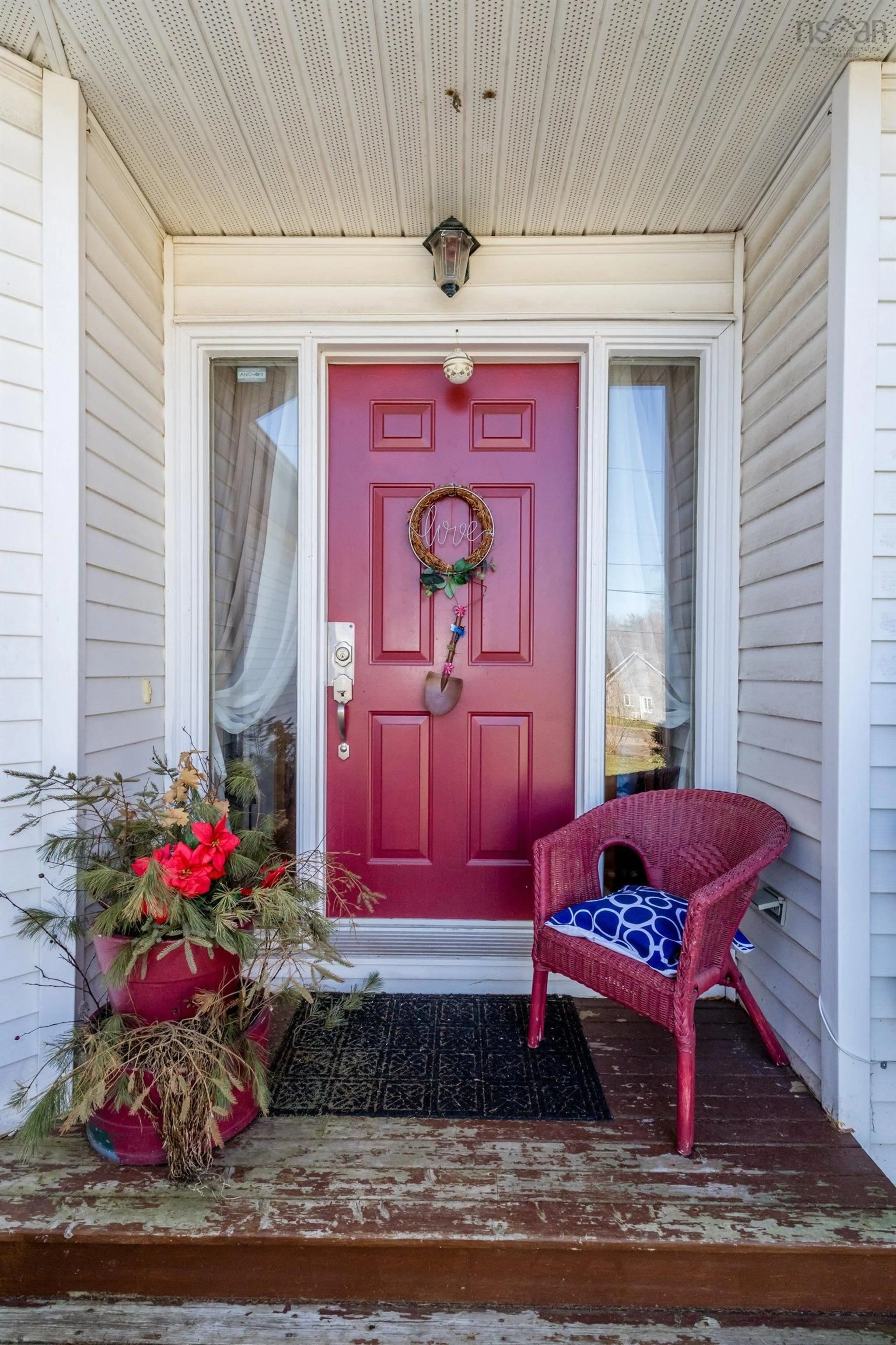 Indoor entryway for 163 Orchard St, Berwick Nova Scotia B0P 1E0
