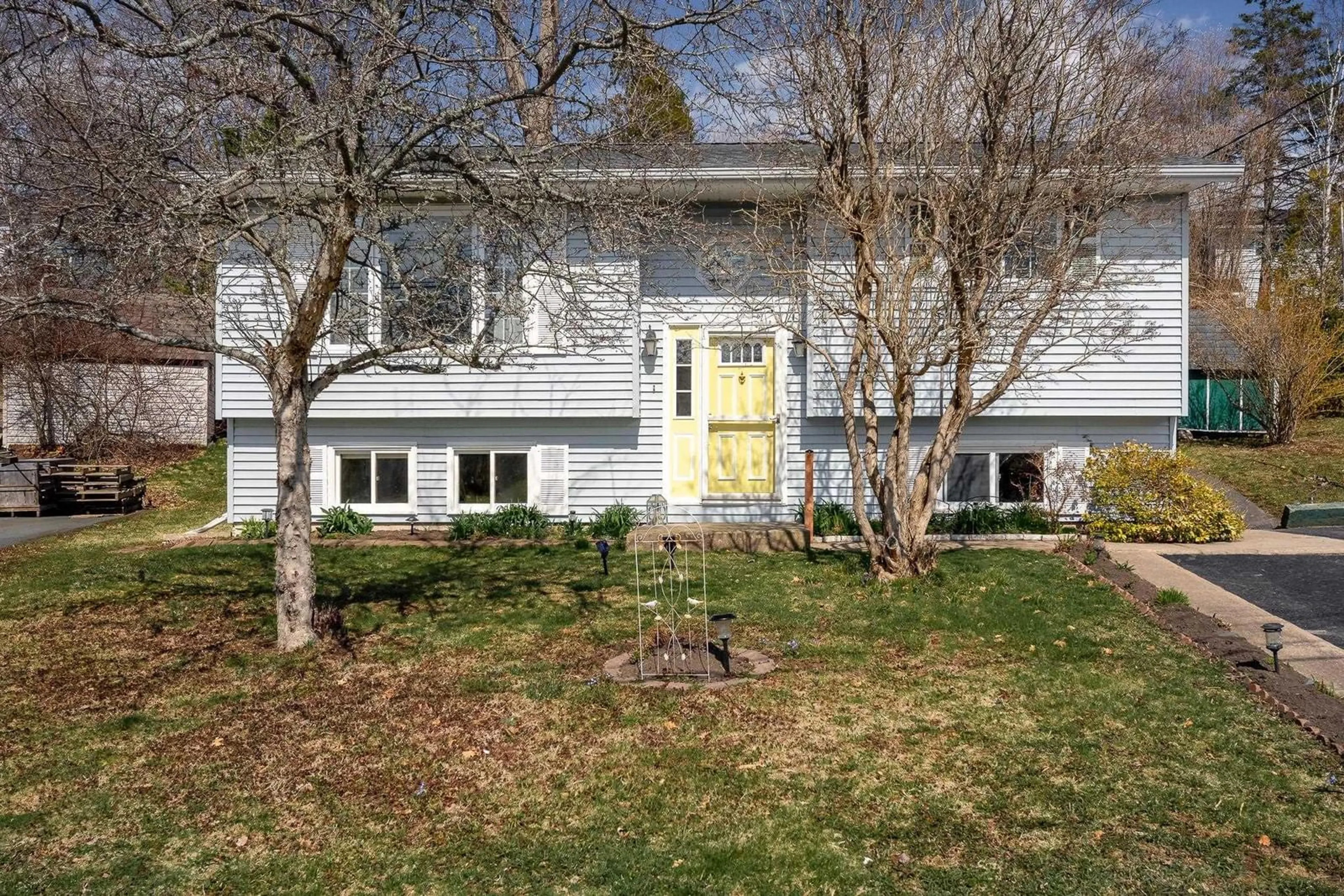 A pic from outside/outdoor area/front of a property/back of a property/a pic from drone, street for 210 Churchill Downs Cir, Lower Sackville Nova Scotia B4E 2J7