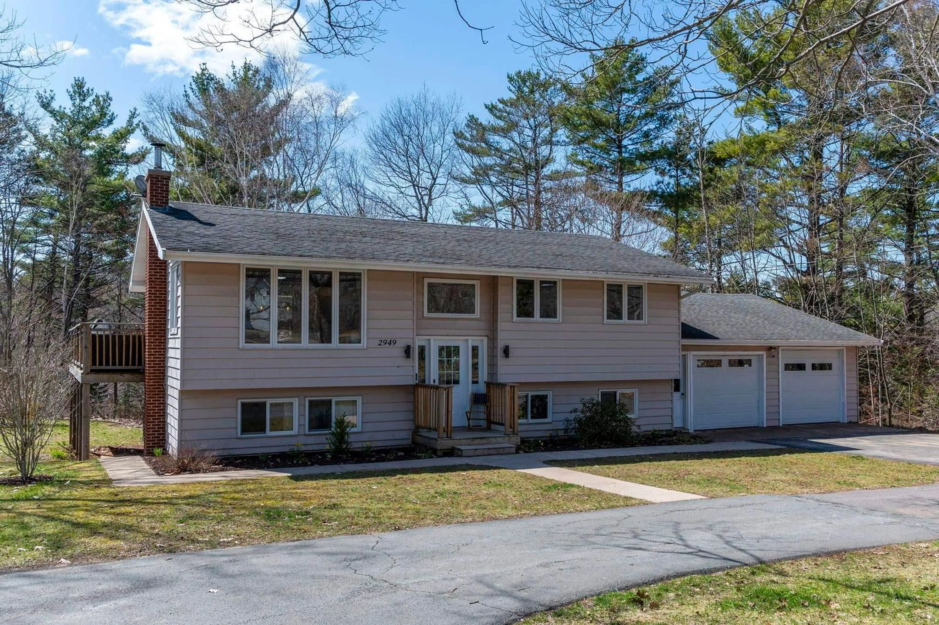Home with vinyl exterior material, street for 2949 Lovett Rd, Coldbrook Nova Scotia B4R 1A6