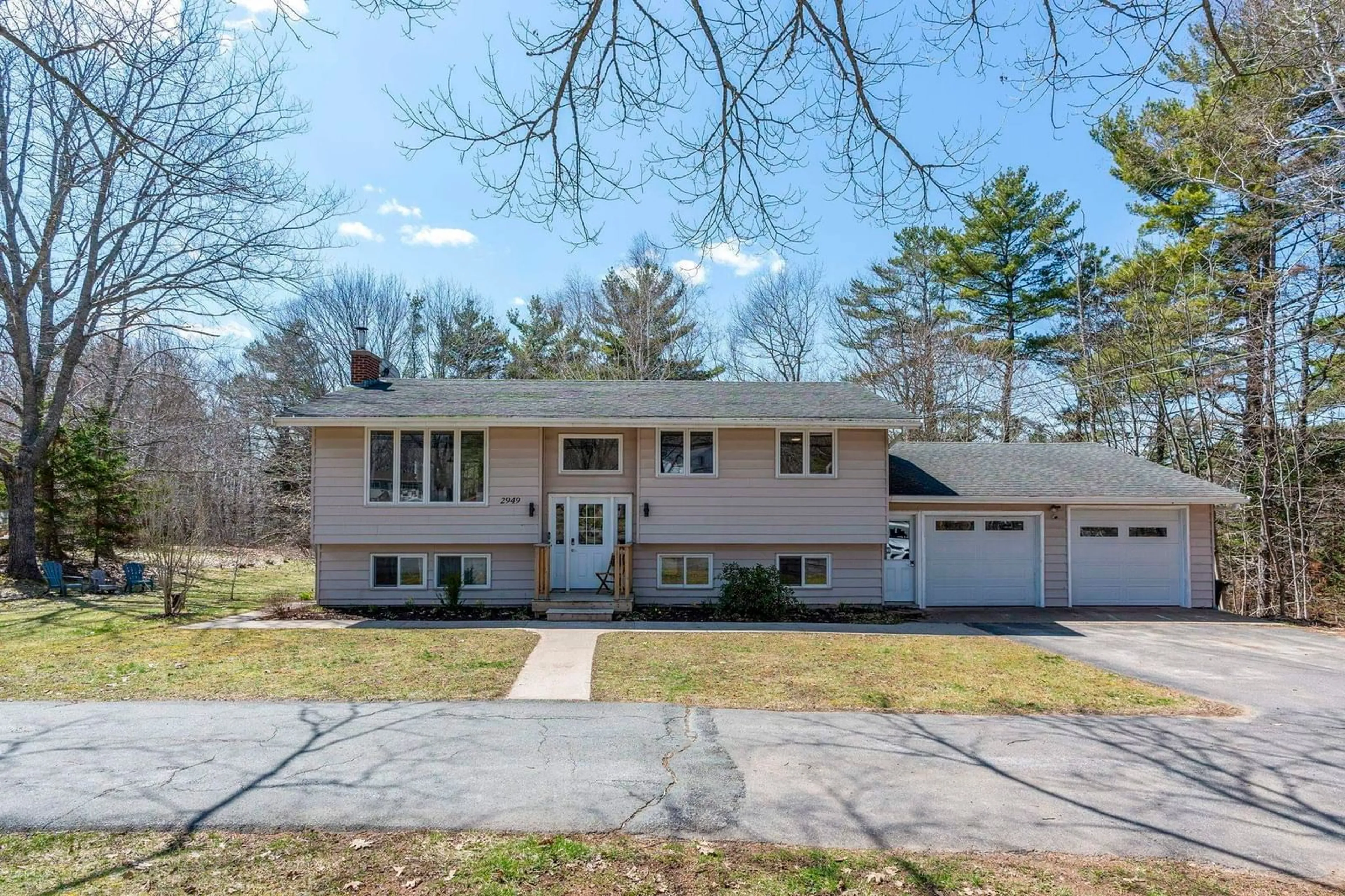 Home with vinyl exterior material, street for 2949 Lovett Rd, Coldbrook Nova Scotia B4R 1A6