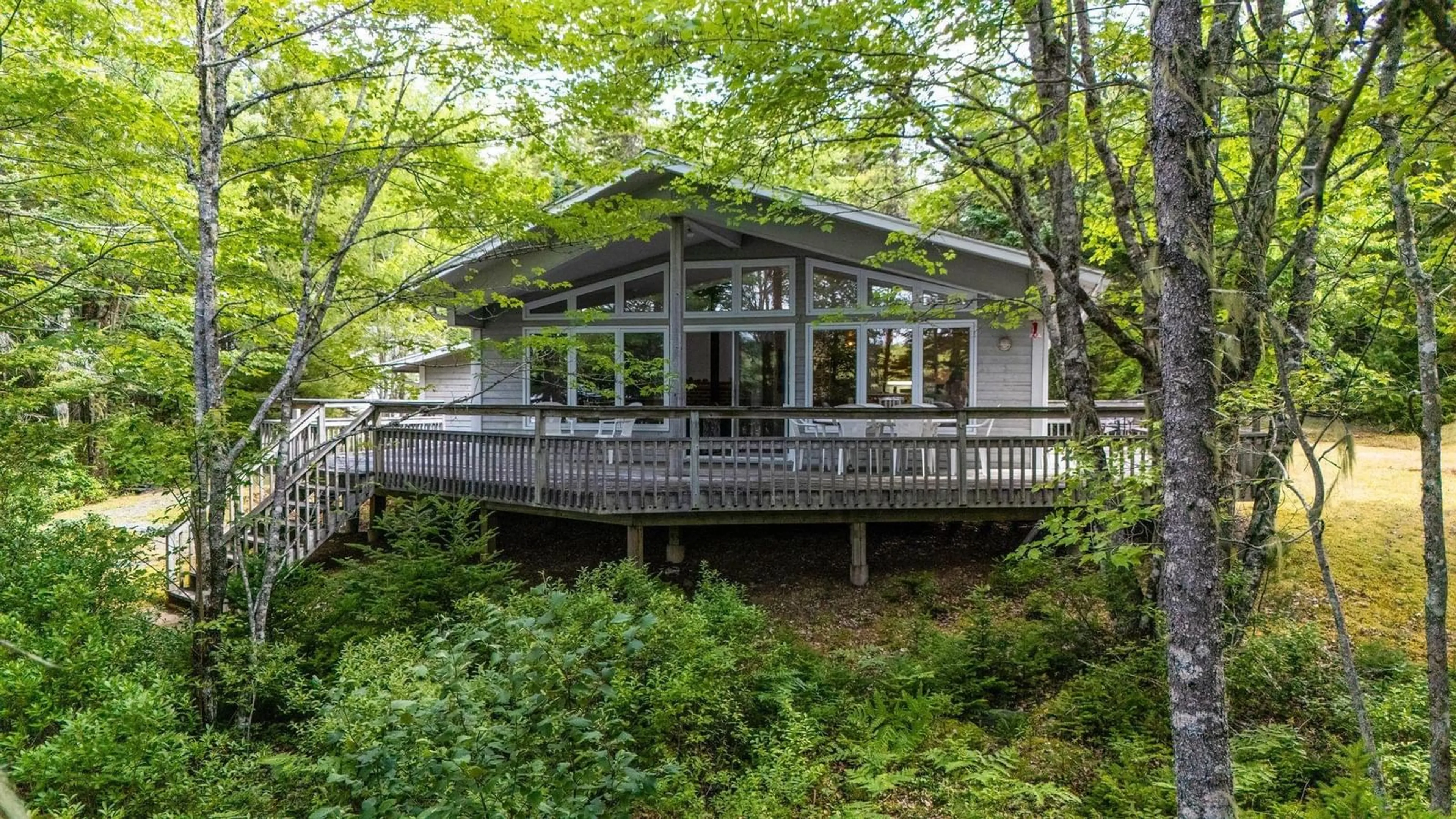 Home with vinyl exterior material, unknown for 376 Lakefront Dr, Chelsea Nova Scotia B4V 7M9