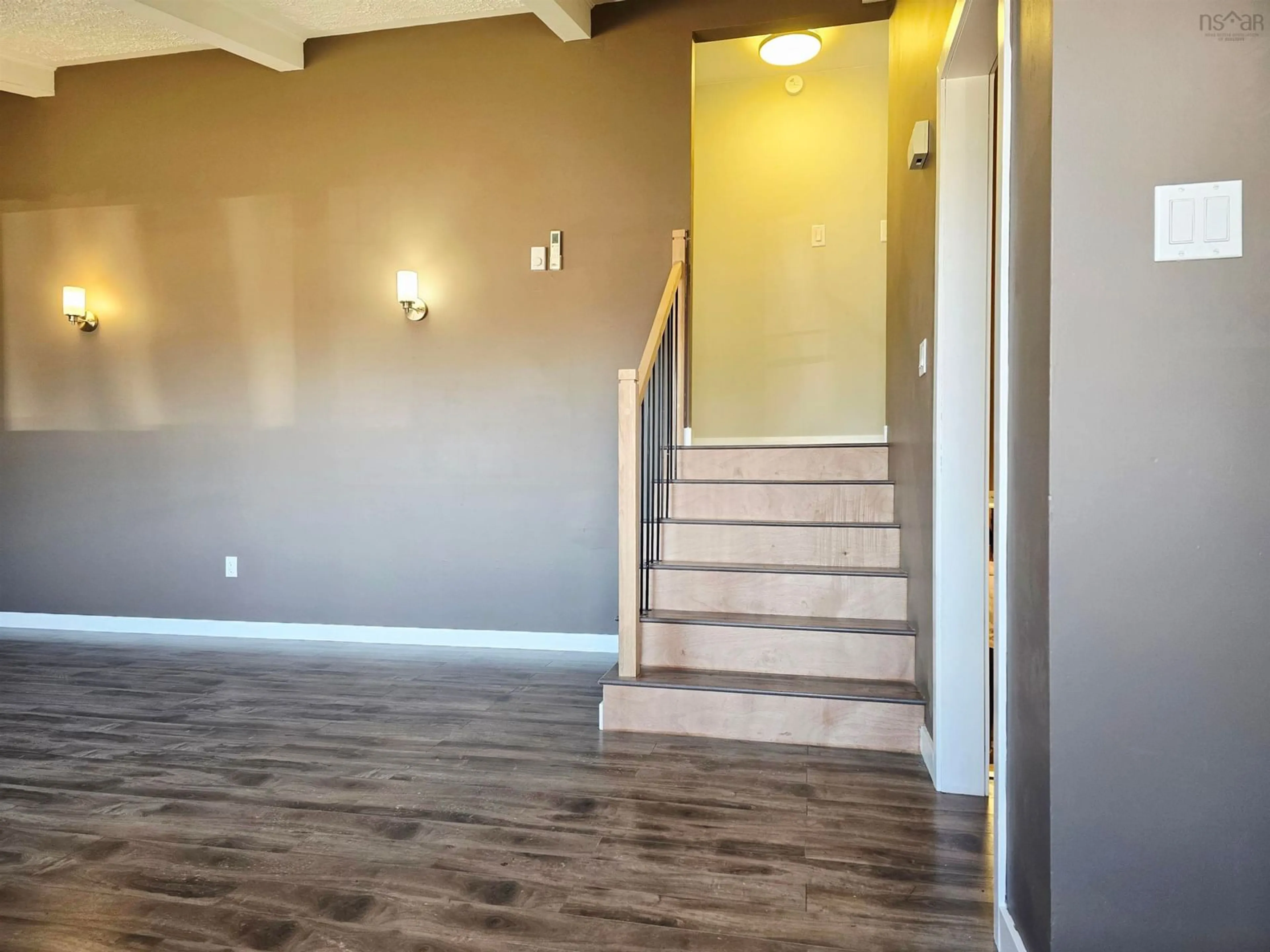 Indoor entryway for 34 Sixth St, Trenton Nova Scotia B0K 1X0