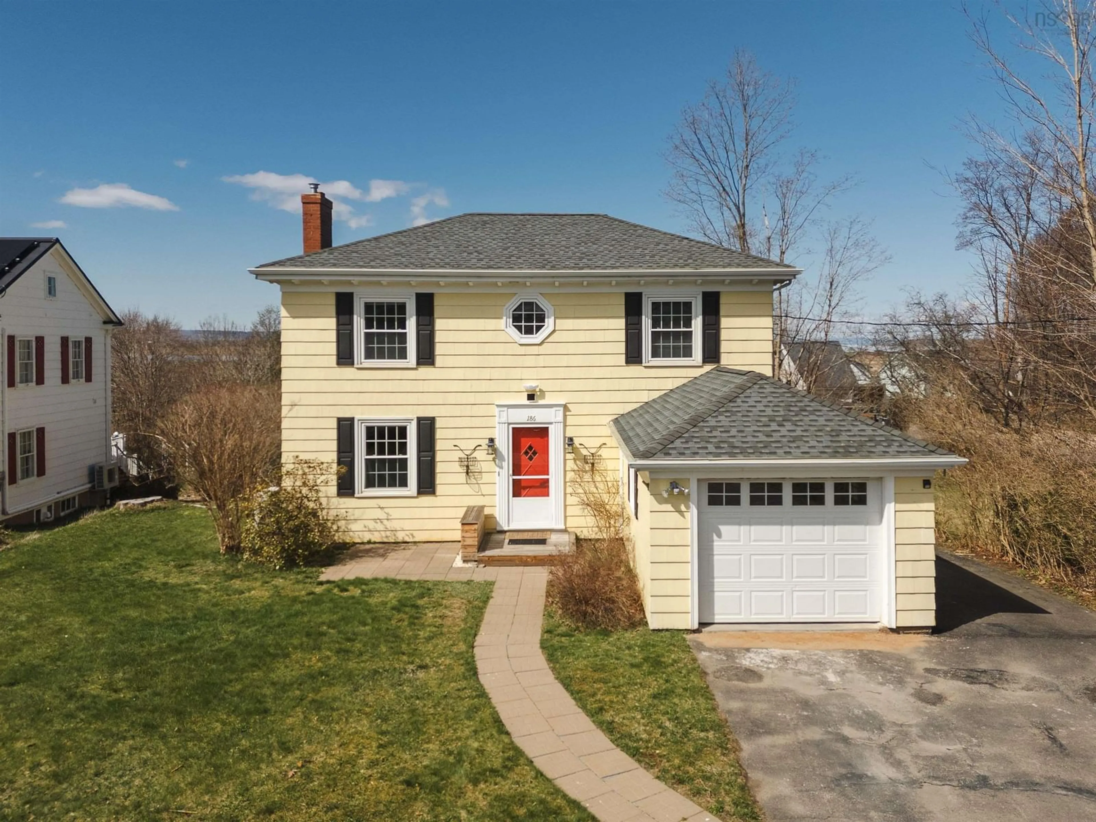 Home with vinyl exterior material, street for 186 Main St, Wolfville Nova Scotia B4P 1C4