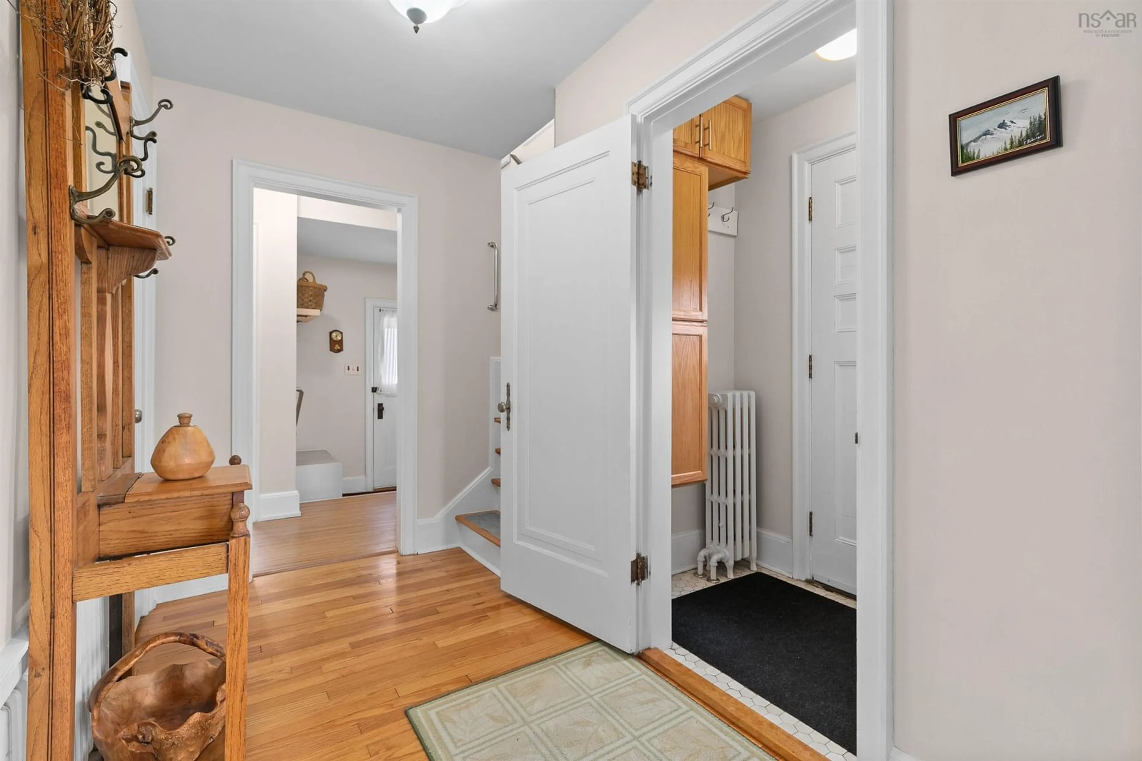 Indoor entryway for 186 Main St, Wolfville Nova Scotia B4P 1C4