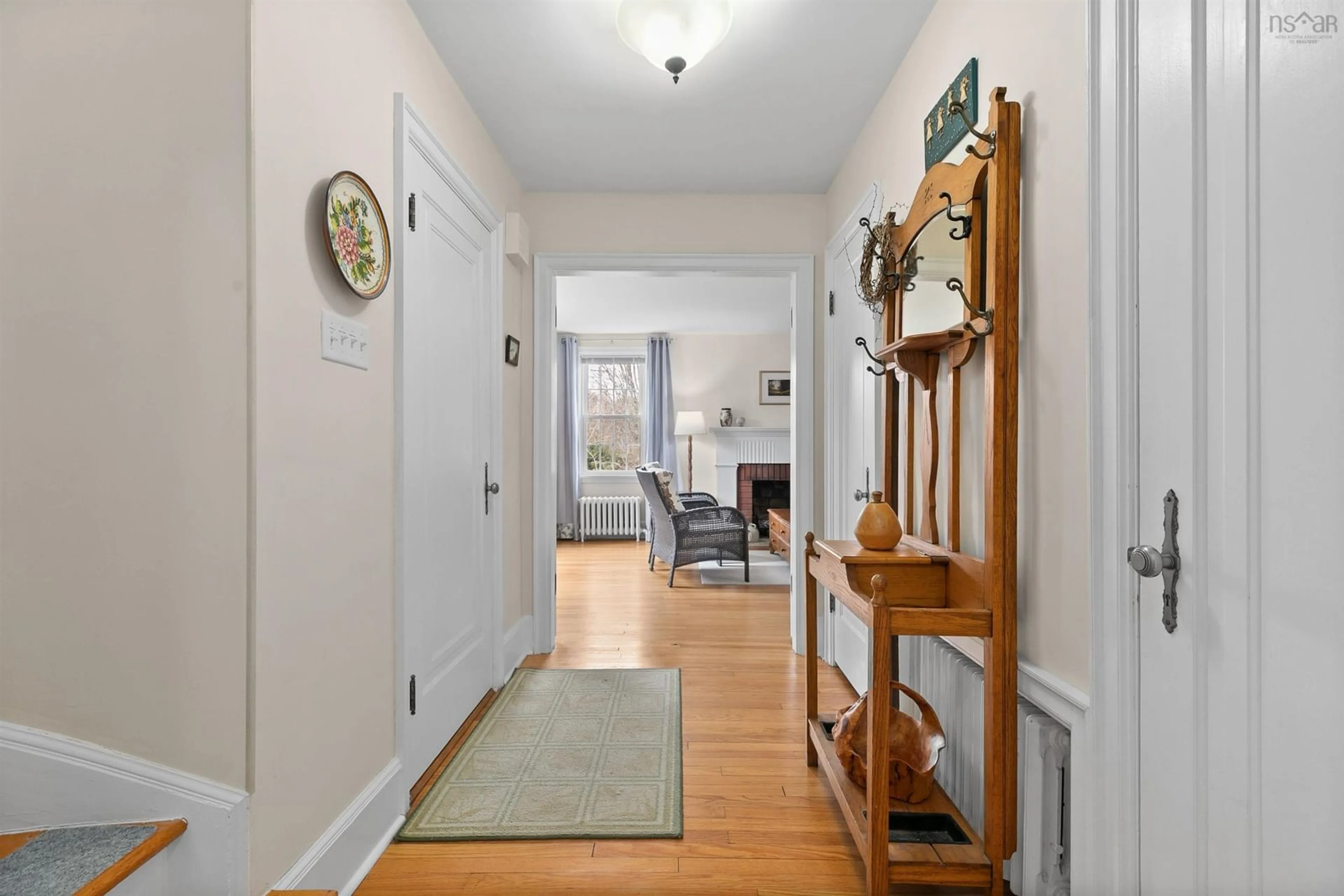Indoor entryway for 186 Main St, Wolfville Nova Scotia B4P 1C4