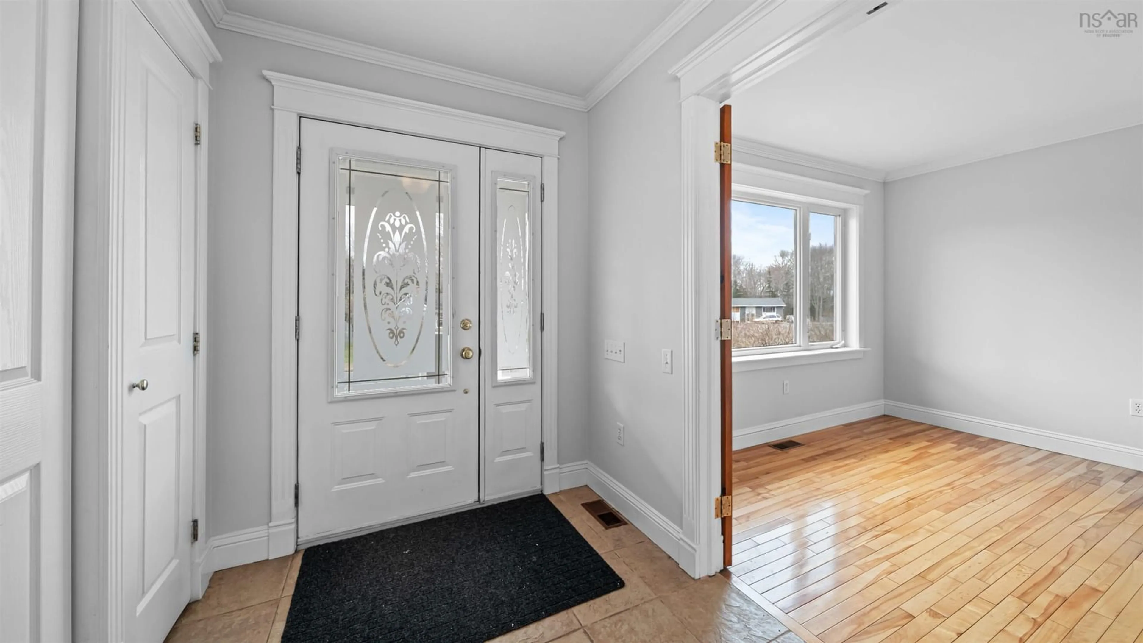 Indoor entryway for 21 Summerville Dr, Sackville Nova Scotia B4C 2M8