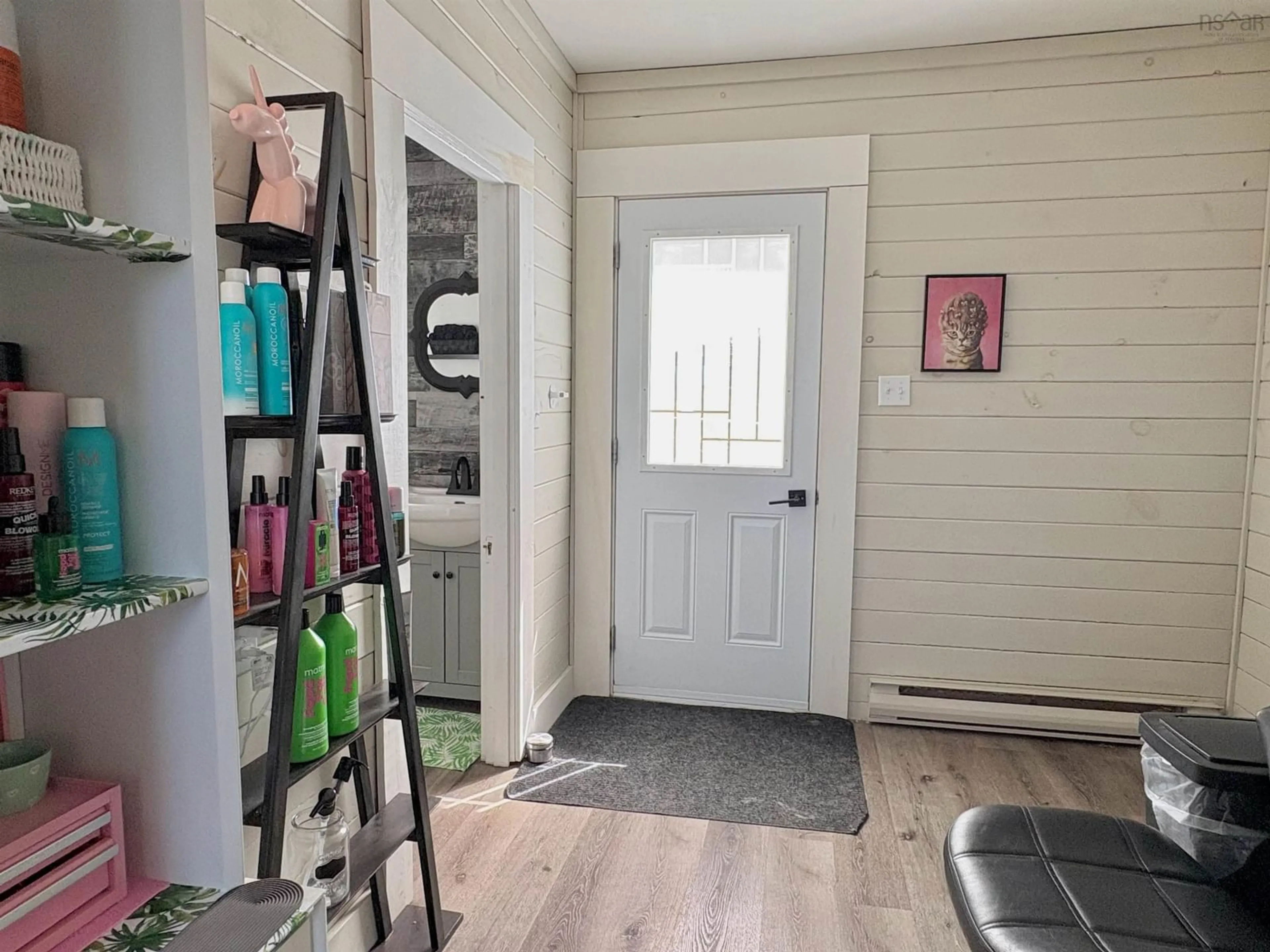 Indoor entryway for 927 Highway 334, Plymouth Nova Scotia B0W 1B0