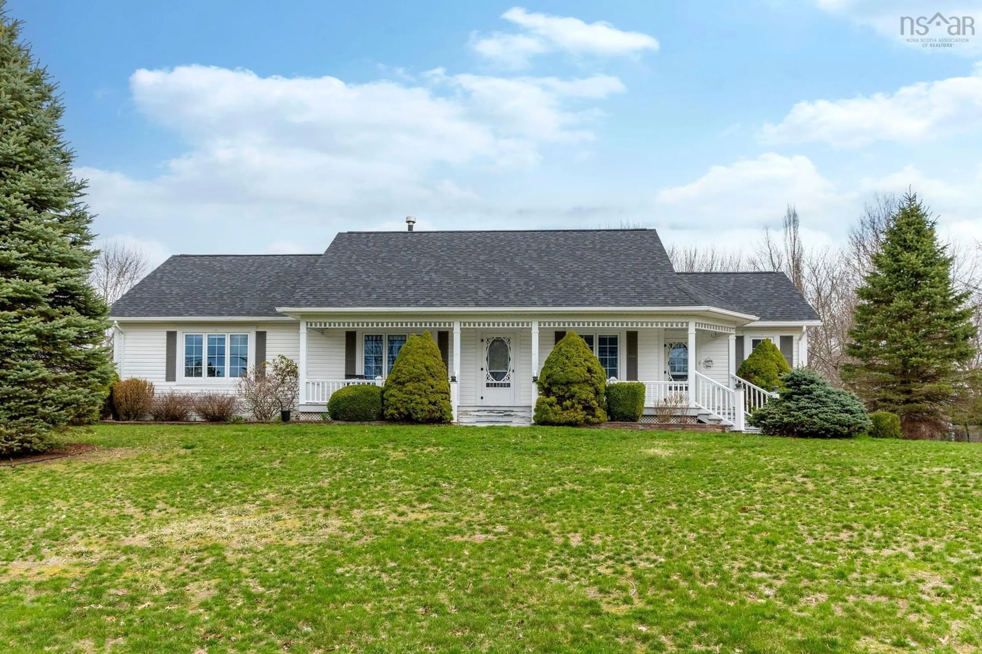 Home with vinyl exterior material, unknown for 4 Linden Crt, Falmouth Nova Scotia B0P 1P0