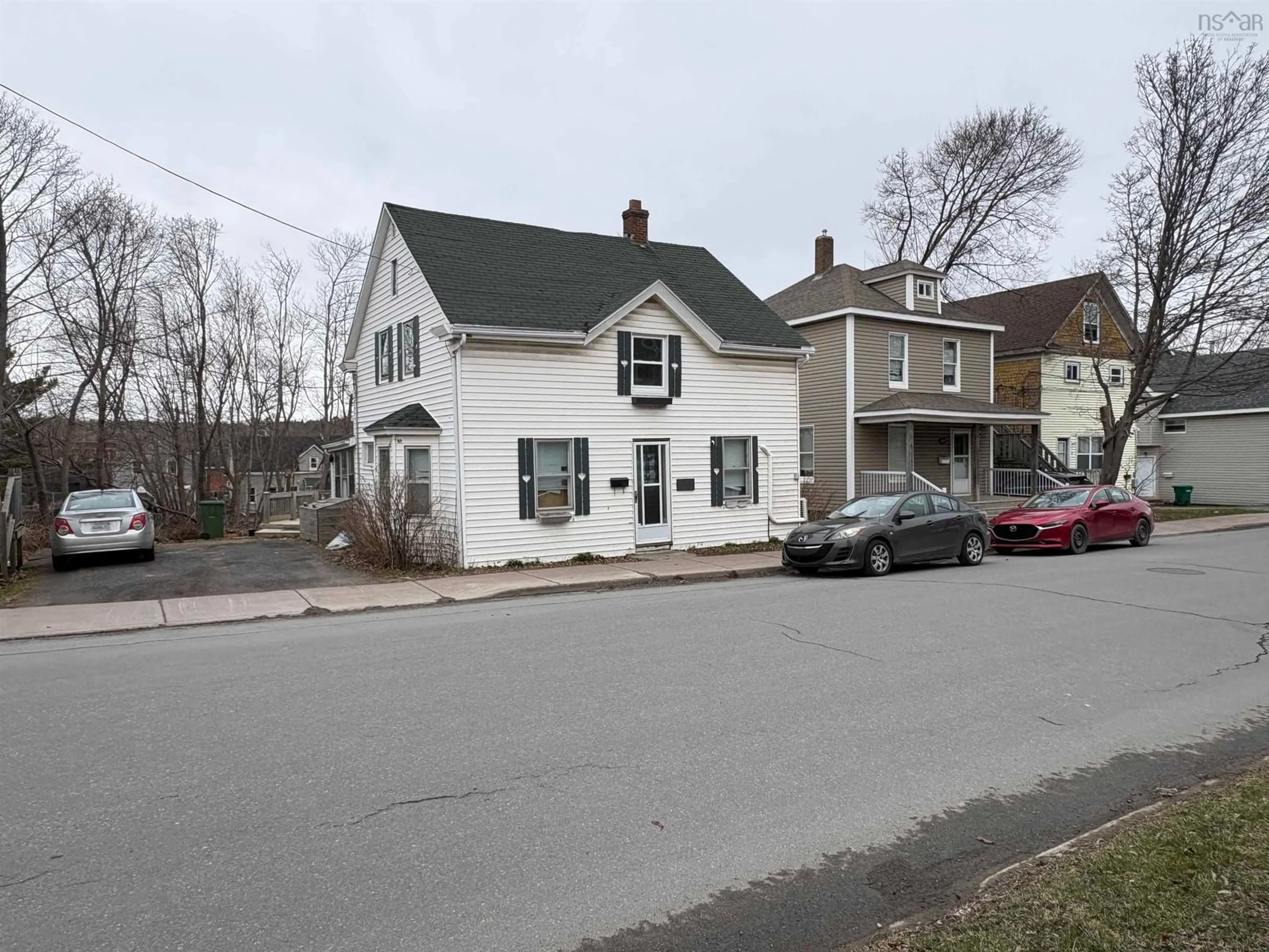 A pic from outside/outdoor area/front of a property/back of a property/a pic from drone, street for 235 Temperance St, New Glasgow Nova Scotia B2H 3B3