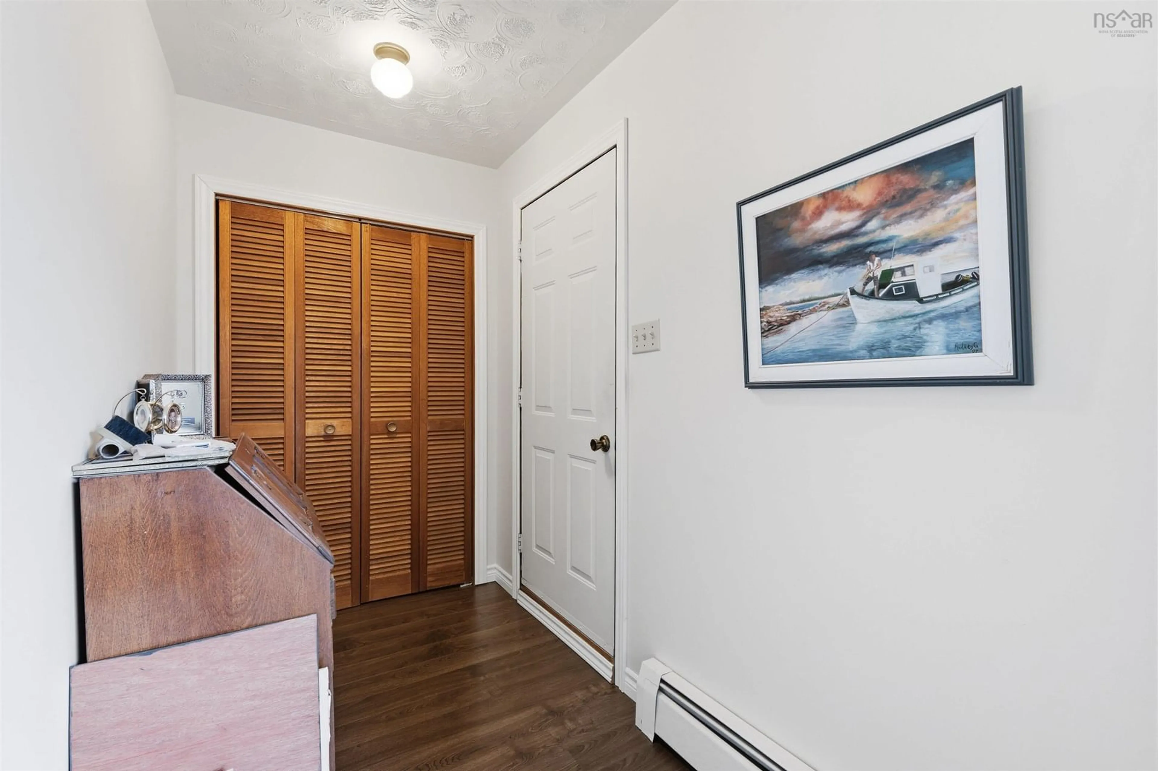 Indoor entryway for 8 Polara Dr, Lower Sackville Nova Scotia B4C 2B6