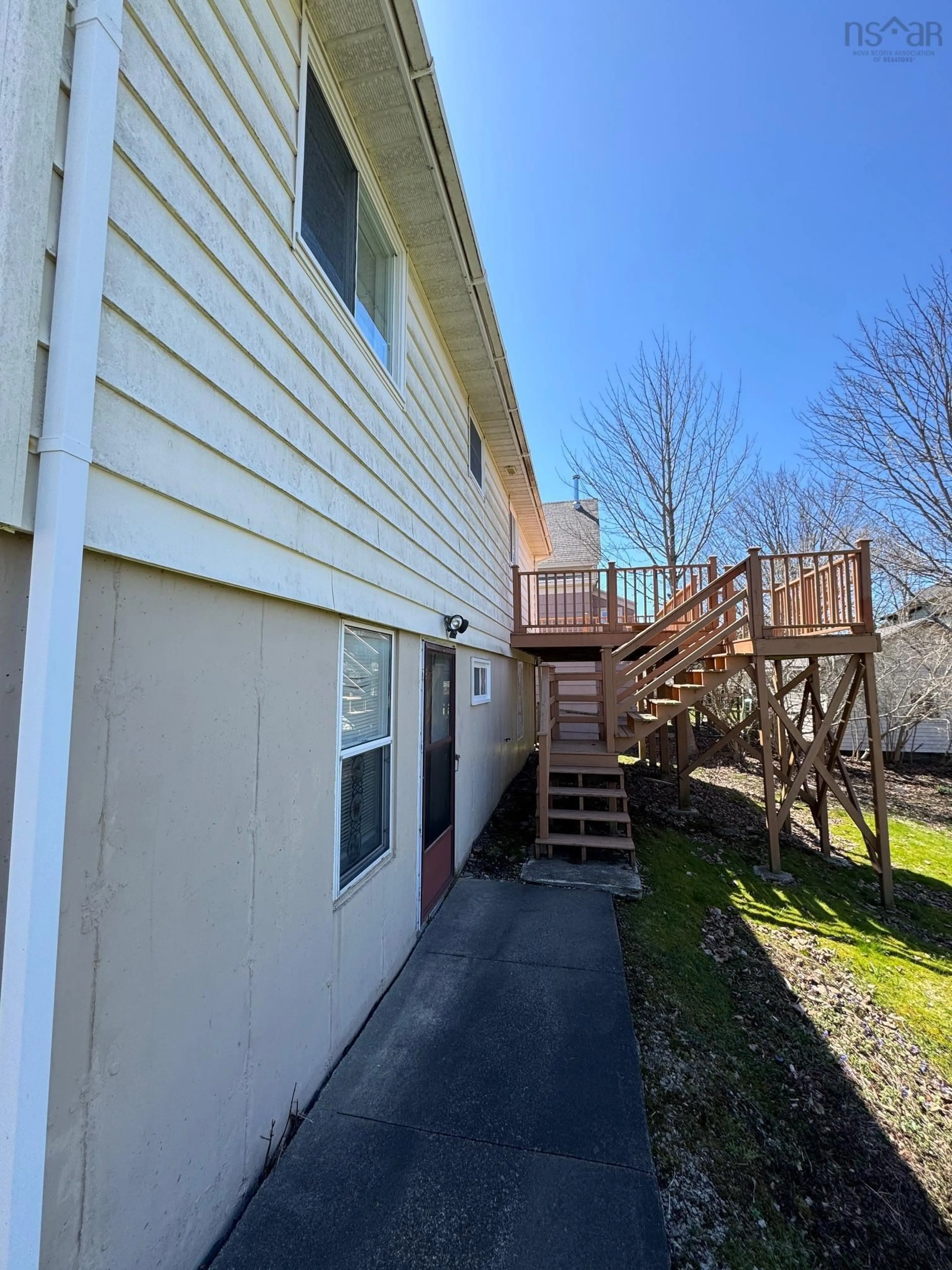 Unknown for 5 Whipple St, Yarmouth Nova Scotia B5A 1W3