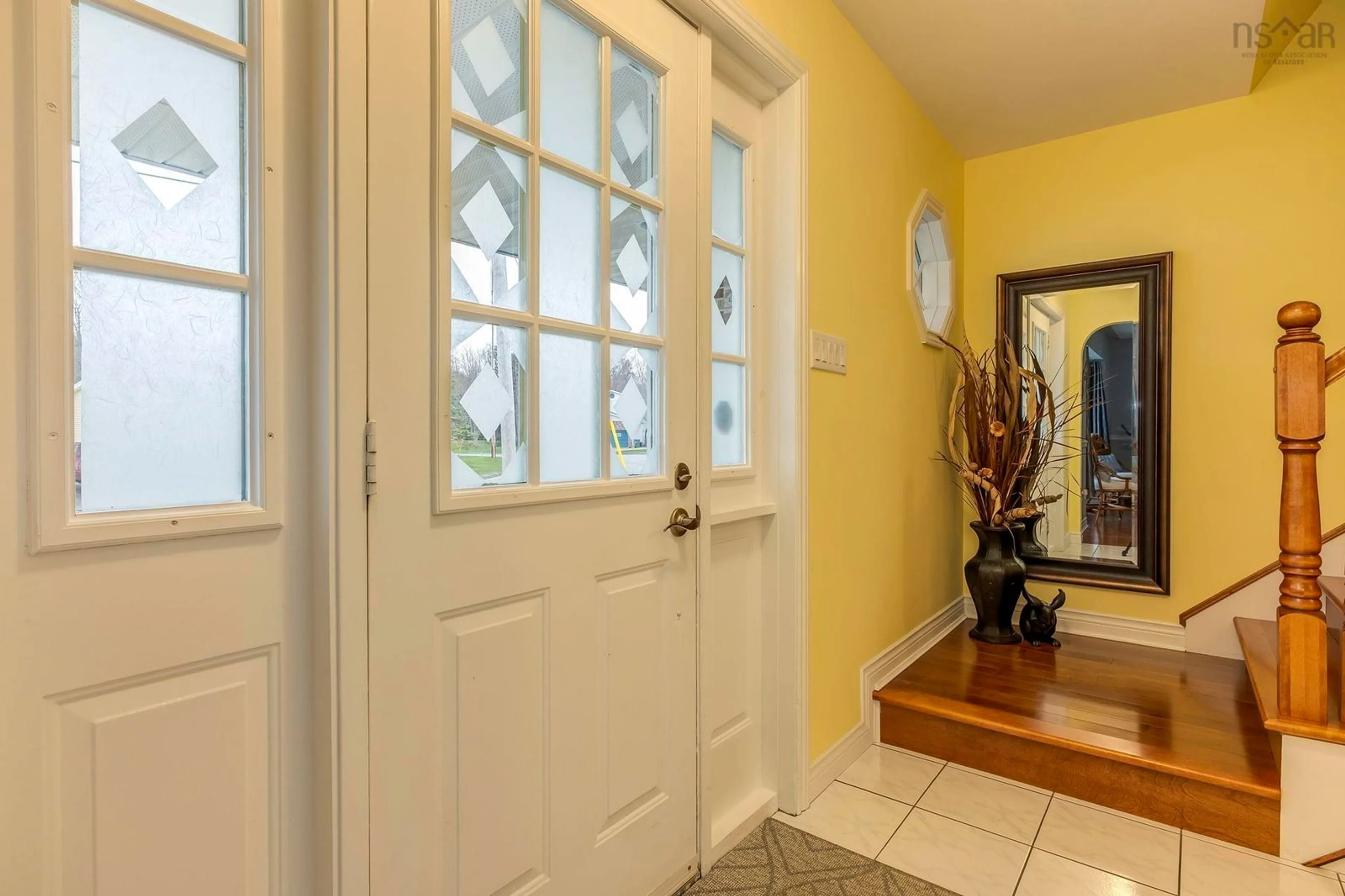 Indoor entryway for 10 Abbey Dale Crt, Lower Sackville Nova Scotia B4C 3R2