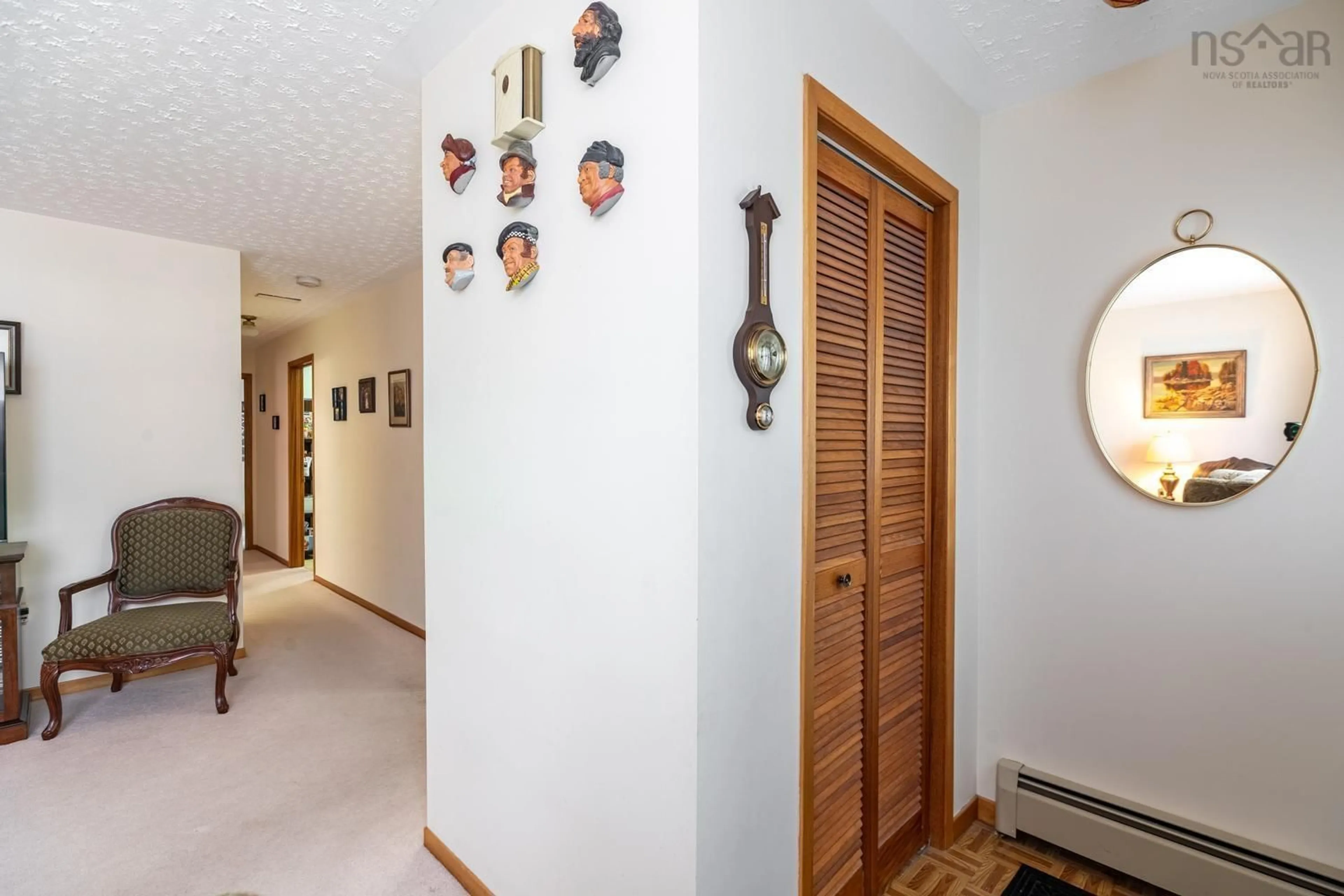 Indoor foyer for 145 Poplar Dr, Cole Harbour Nova Scotia B2W 2K7