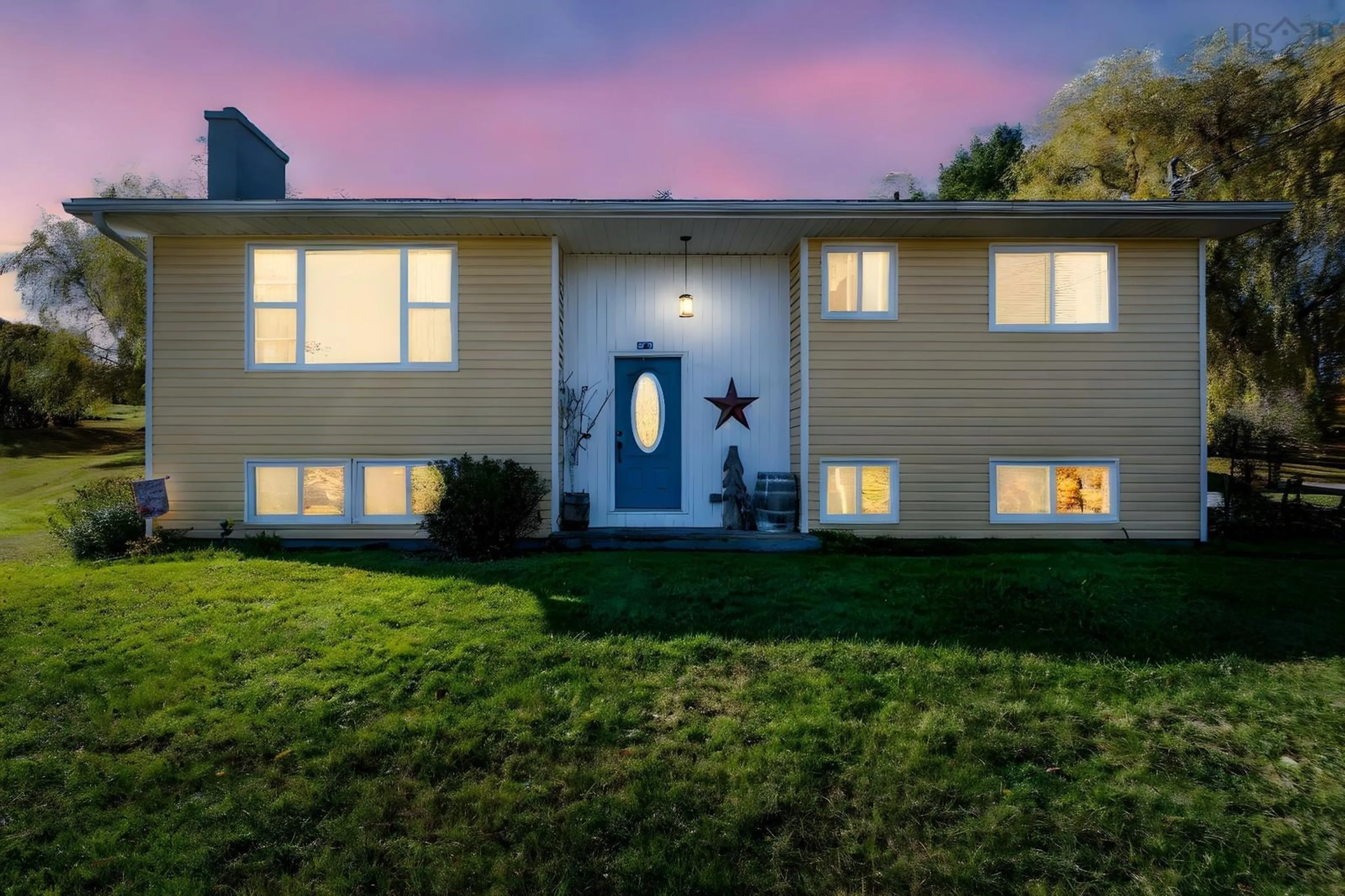 Home with vinyl exterior material, street for 25 Maple Ave, Hantsport Nova Scotia B0P 1P0