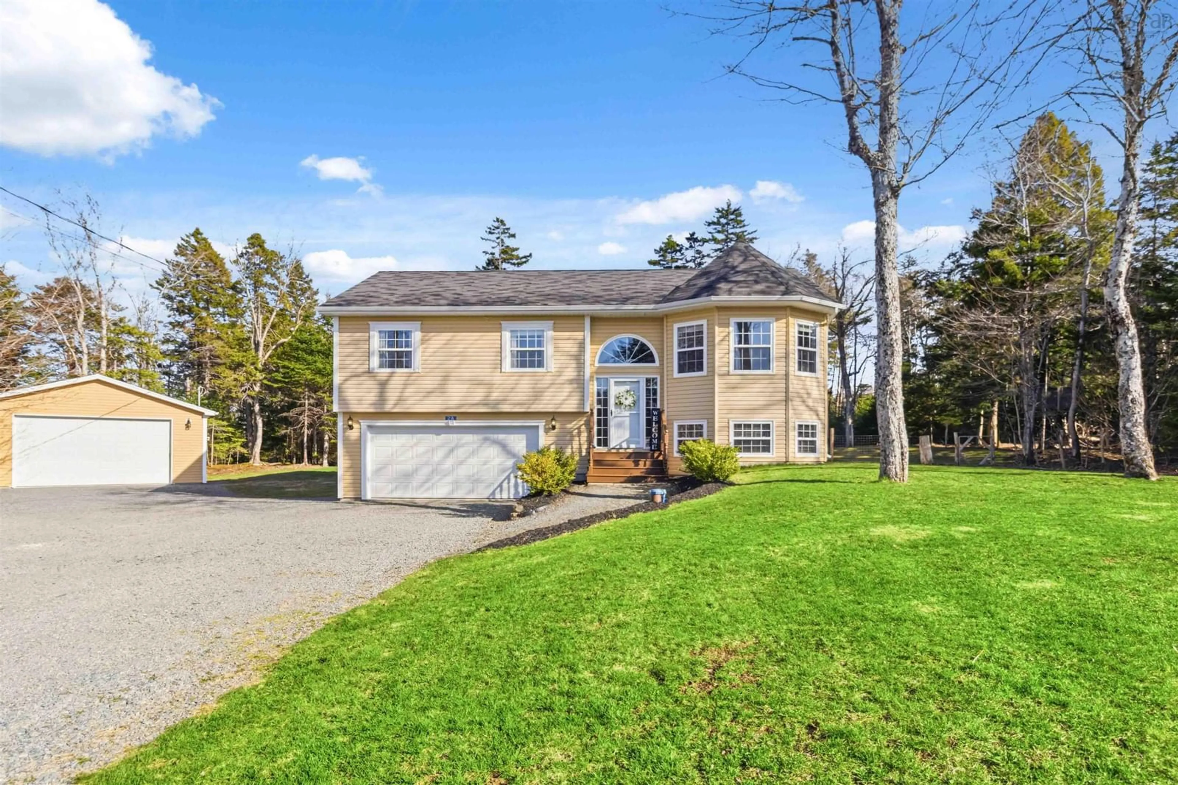 Home with vinyl exterior material, street for 28 Tenshire Crt, Middle Sackville Nova Scotia B4E 0A9