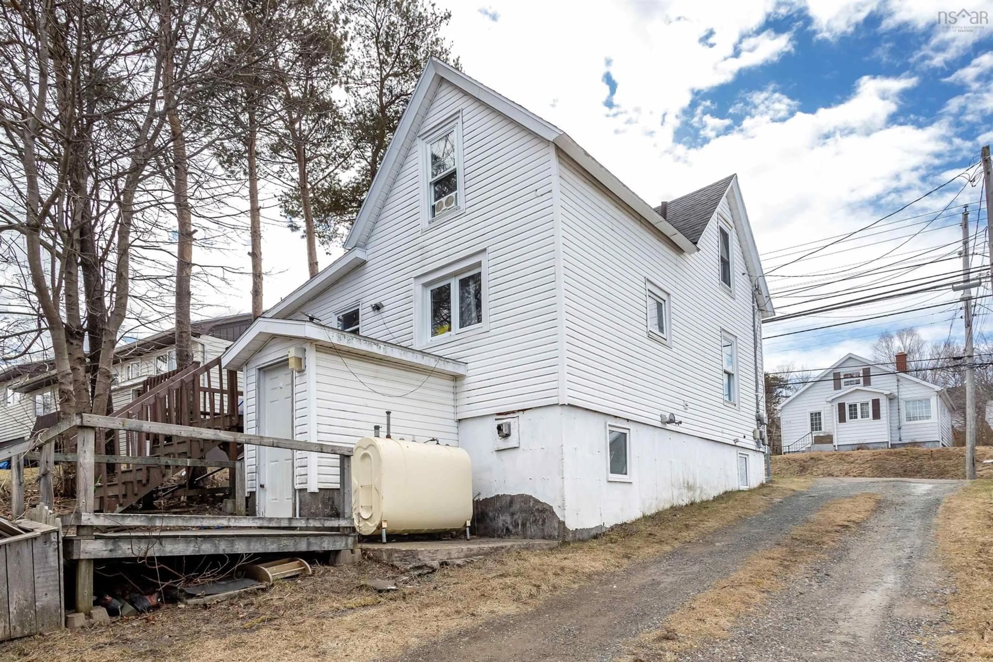 Unknown for 1017 George St, Sydney Nova Scotia B1P 1M5