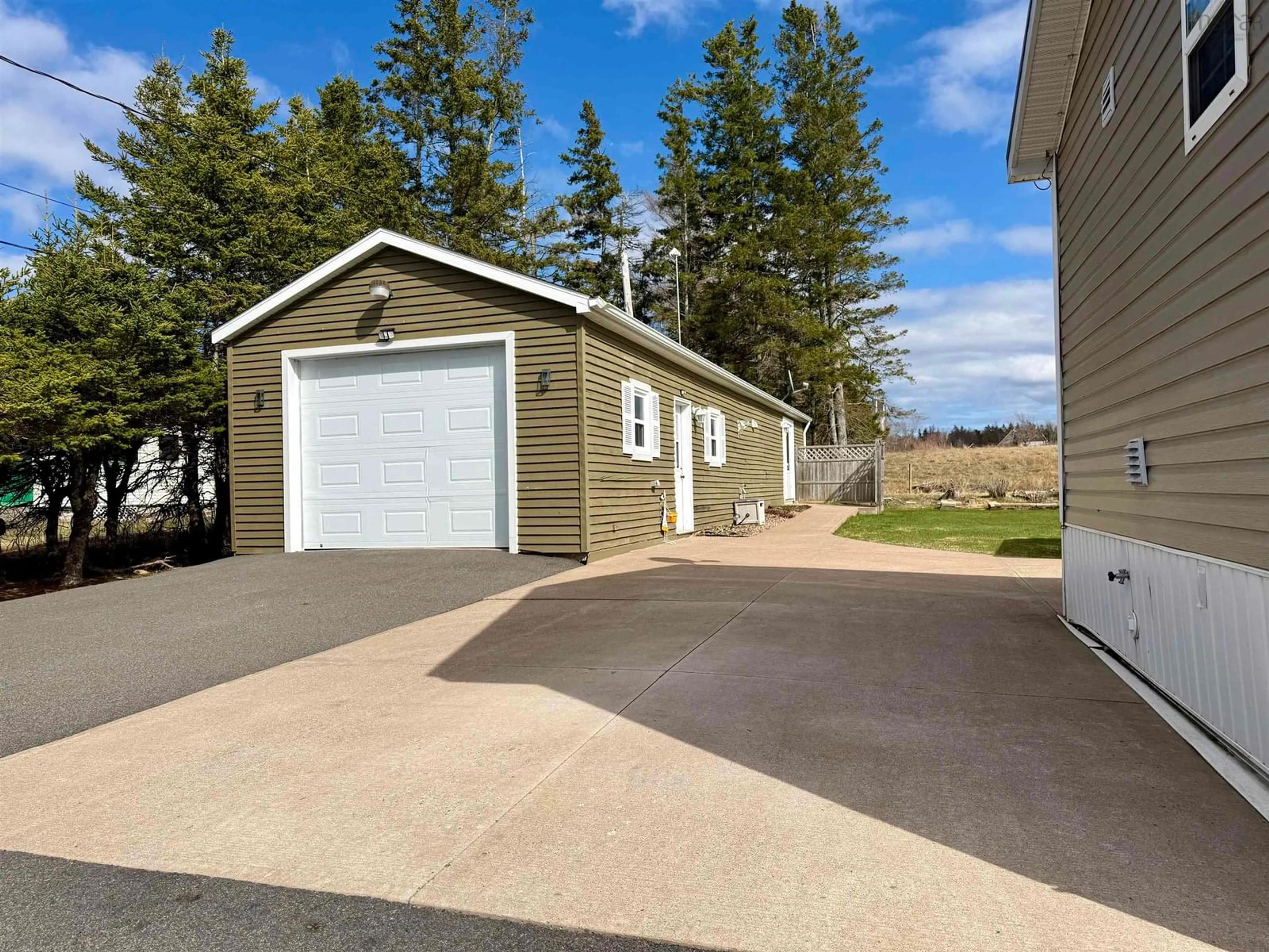 Indoor garage for 94 Tidnish Head Rd, Tidnish Bridge Nova Scotia B4H 3X9