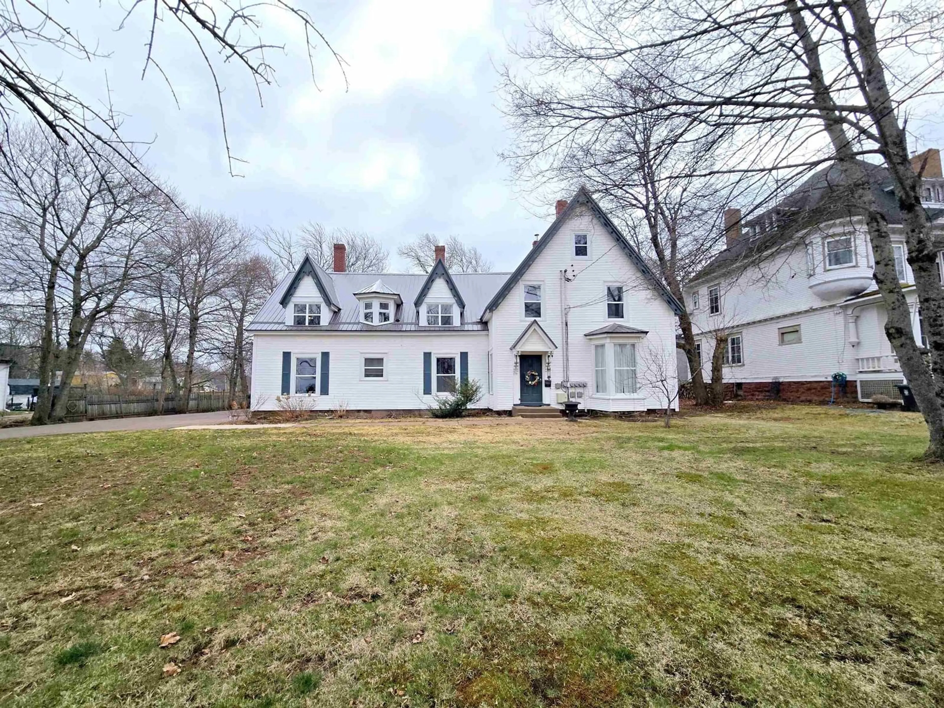 A pic from outside/outdoor area/front of a property/back of a property/a pic from drone, street for 179-181 East Victoria St, East Amherst Nova Scotia B4H 1Y7