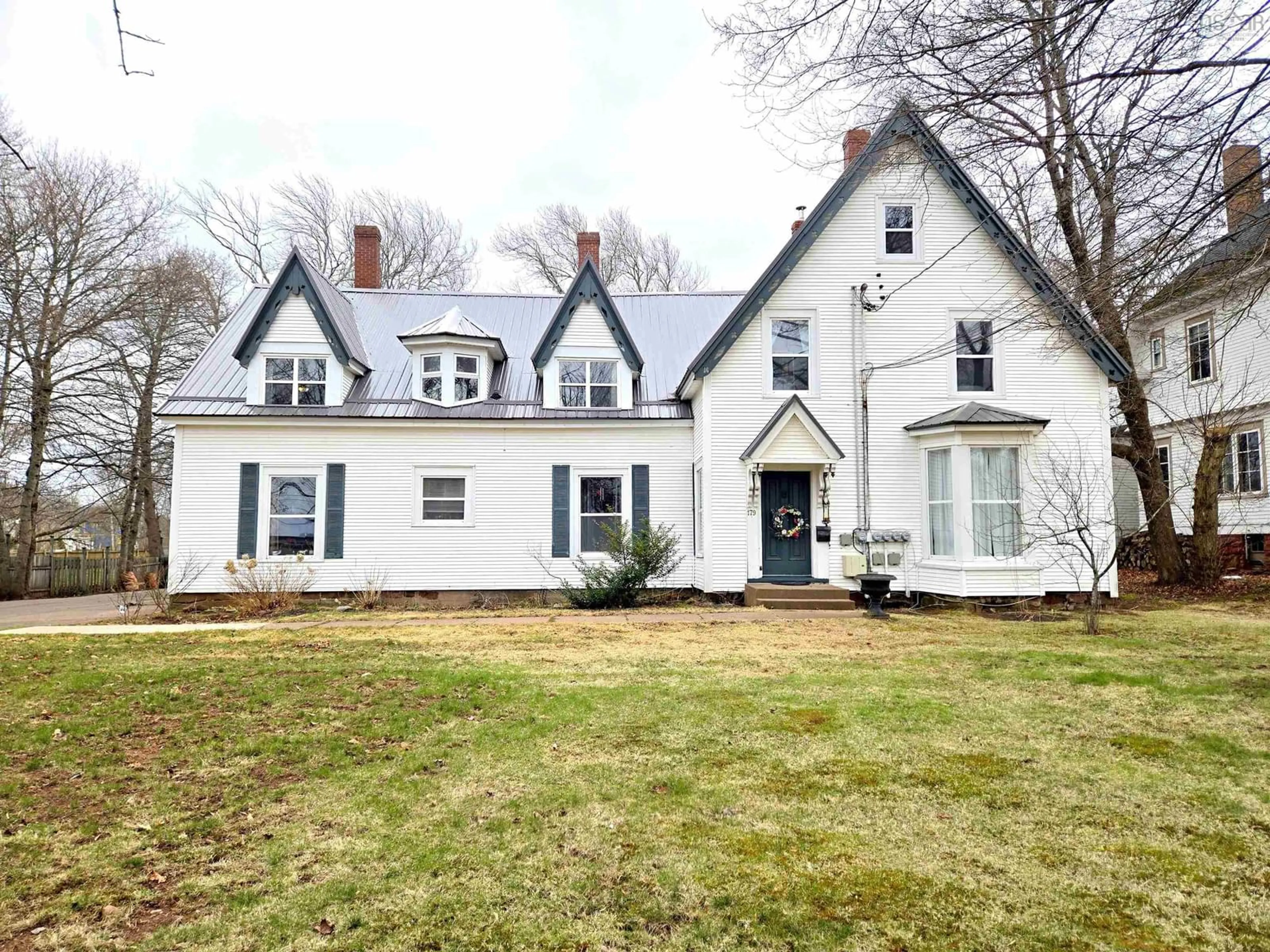 A pic from outside/outdoor area/front of a property/back of a property/a pic from drone, street for 179-181 East Victoria St, East Amherst Nova Scotia B4H 1Y7