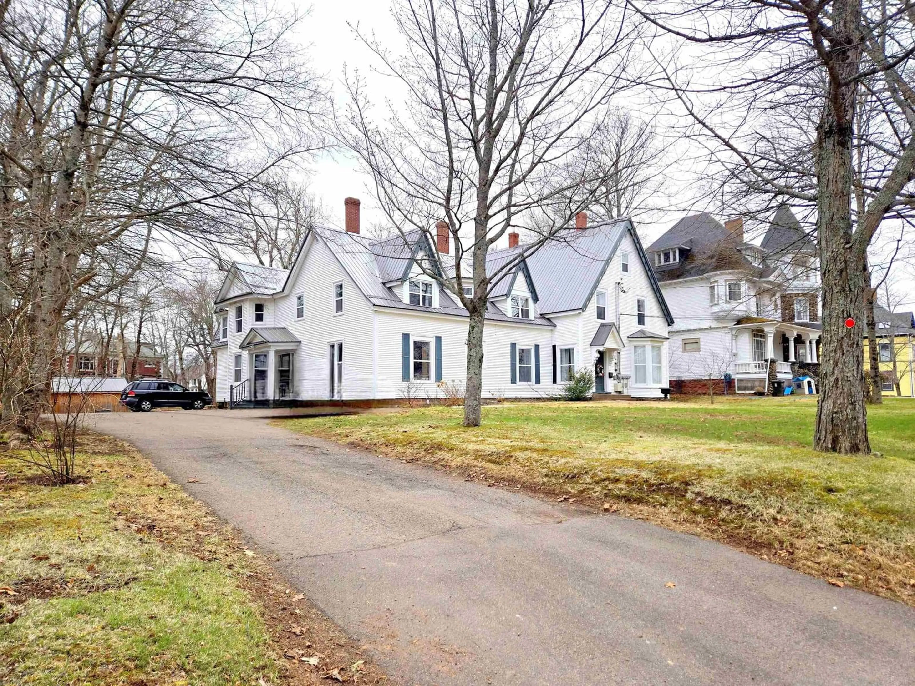 A pic from outside/outdoor area/front of a property/back of a property/a pic from drone, street for 179-181 East Victoria St, East Amherst Nova Scotia B4H 1Y7