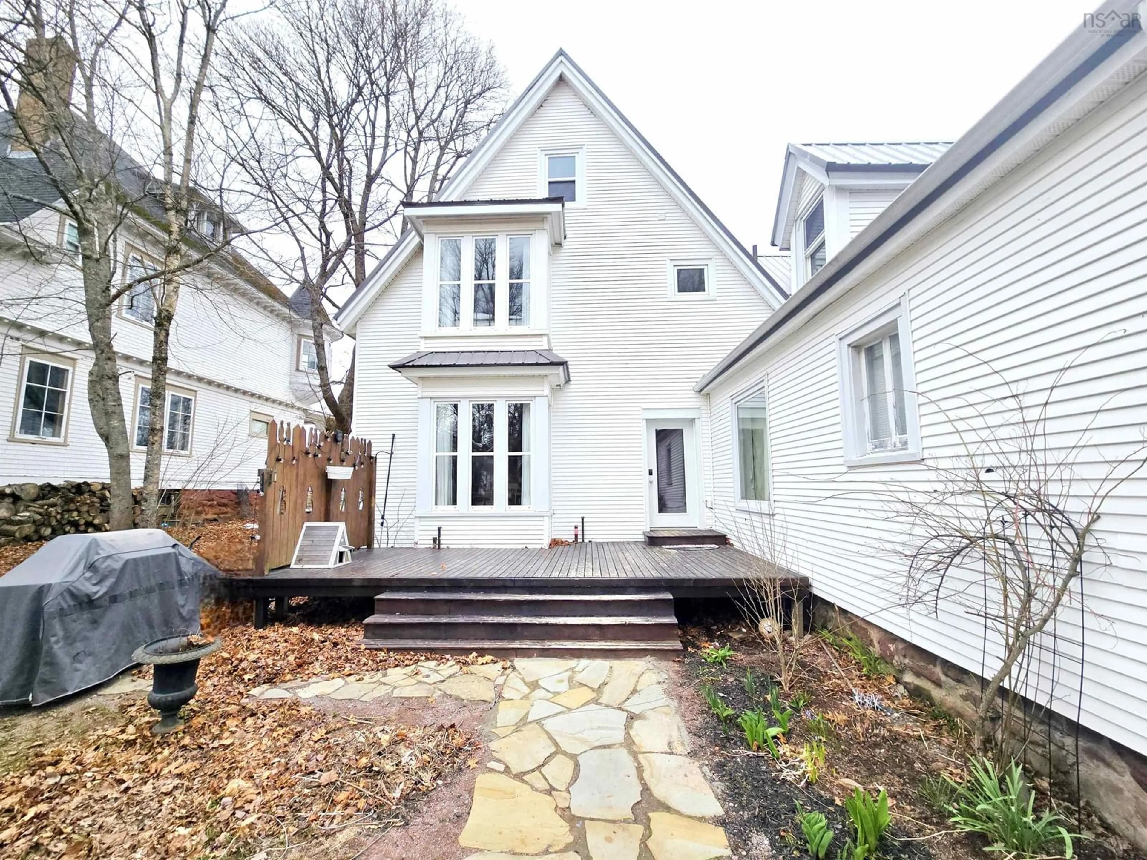A pic from outside/outdoor area/front of a property/back of a property/a pic from drone, street for 179-181 East Victoria St, East Amherst Nova Scotia B4H 1Y7