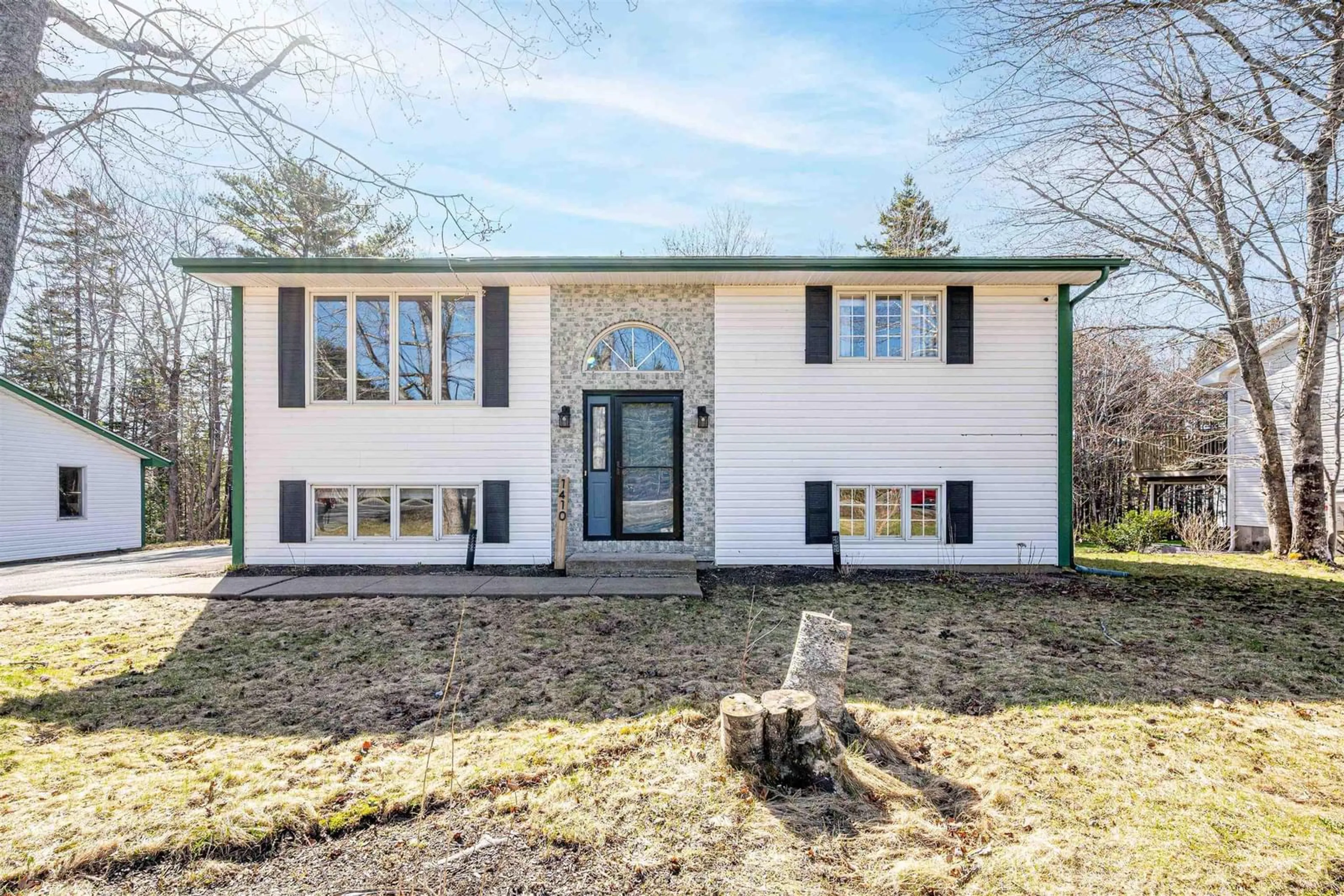 Home with vinyl exterior material, unknown for 1410 Lucasville Rd, Hammonds Plains Nova Scotia B4B 1P7