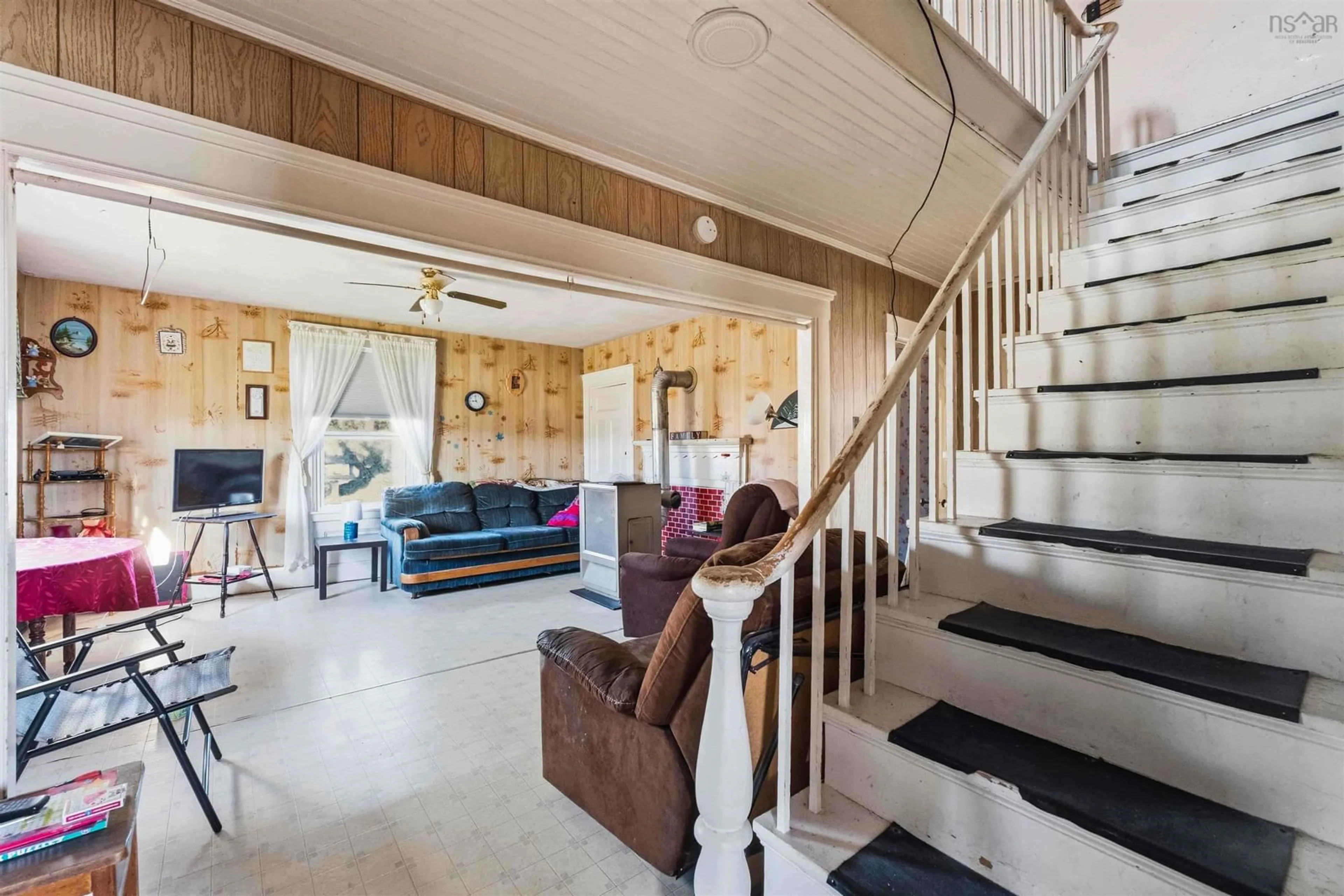 Indoor foyer for 3041 Highway 1, Aylesford East Nova Scotia B0P 1C0