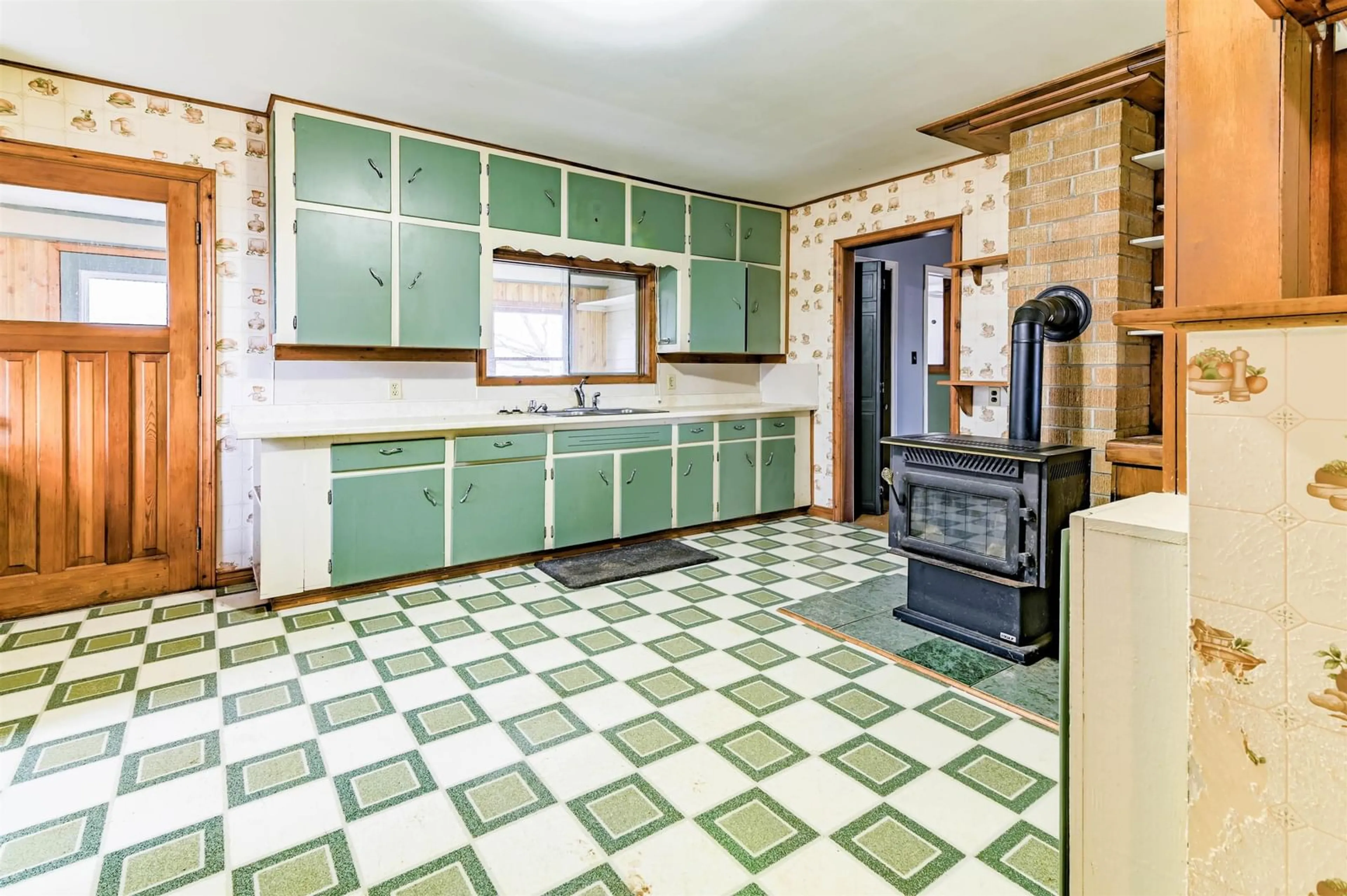 Standard kitchen, ceramic/tile floor for 1639 Highway 1, Auburn Nova Scotia B0P 1R0