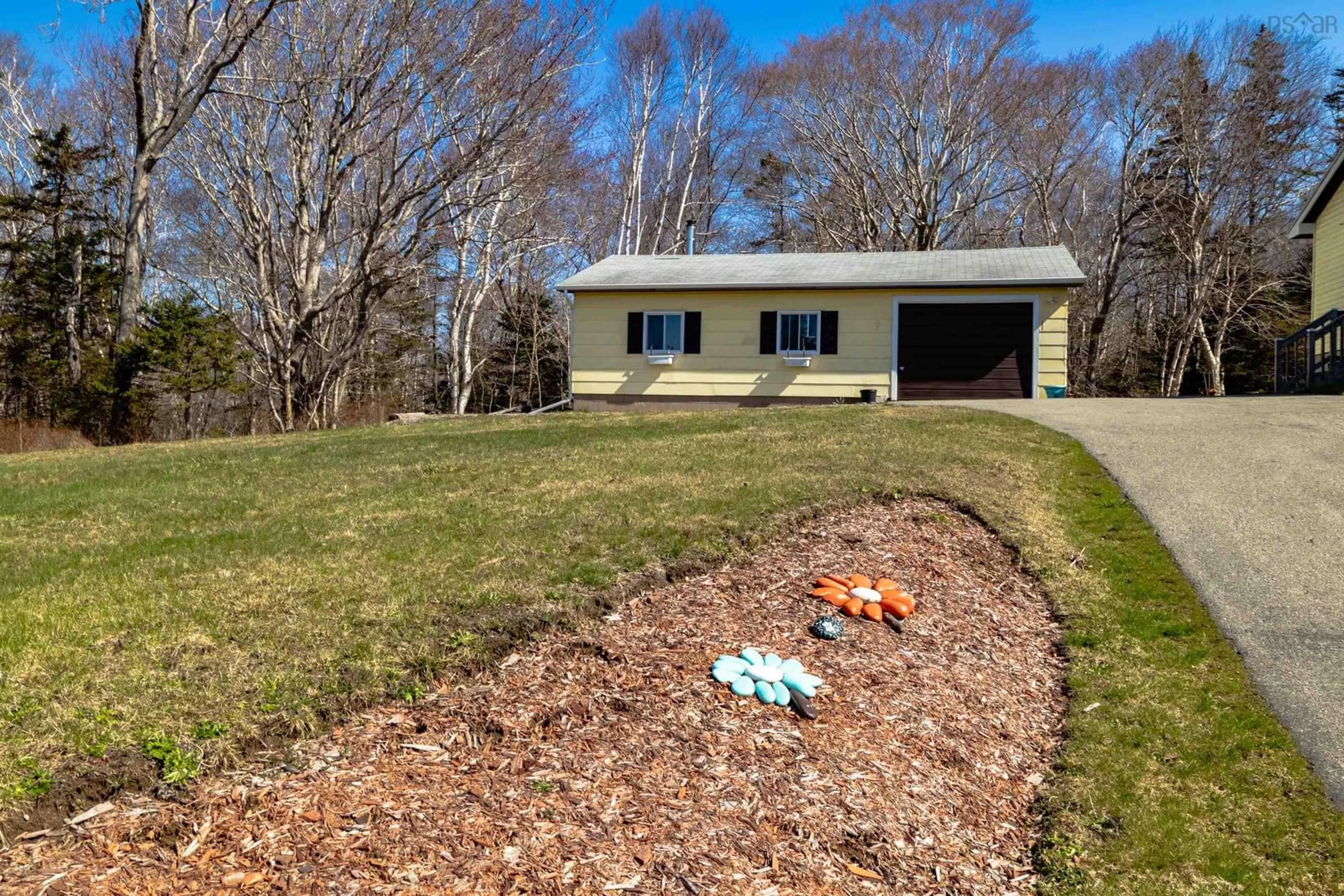 A pic from outside/outdoor area/front of a property/back of a property/a pic from drone, unknown for 1185 Richmond Rd, Ireton Nova Scotia B5A 5L5