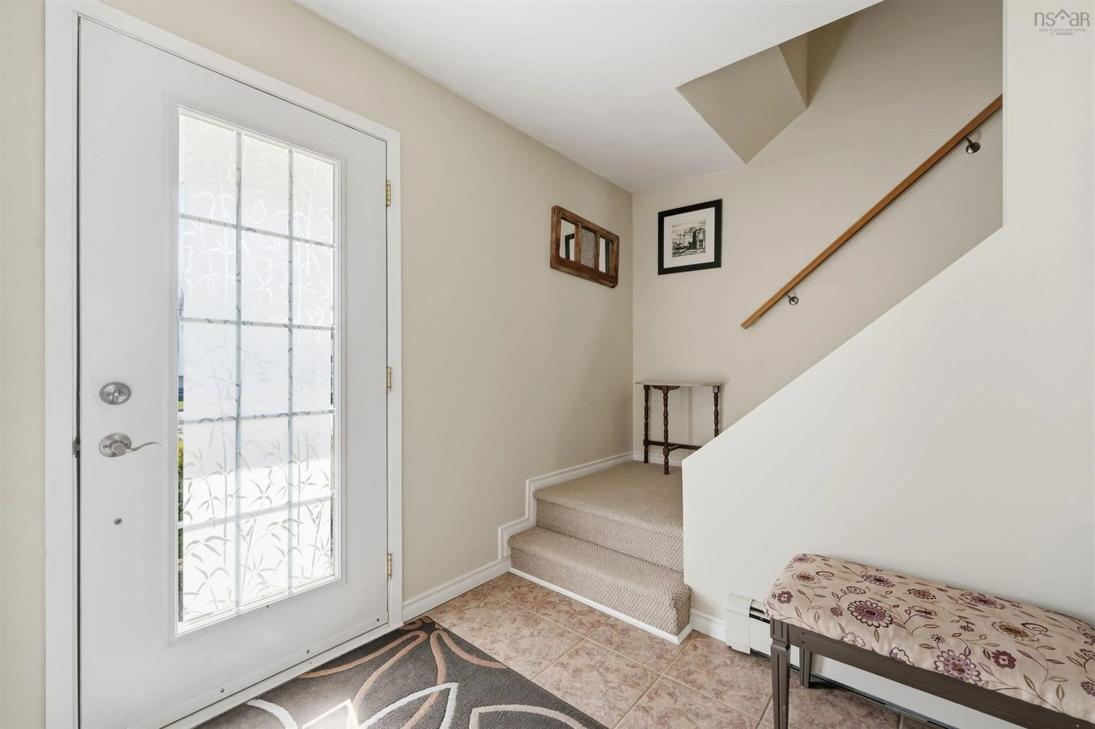 Indoor entryway for 94 Allison Dr, Dartmouth Nova Scotia B2V 1P9
