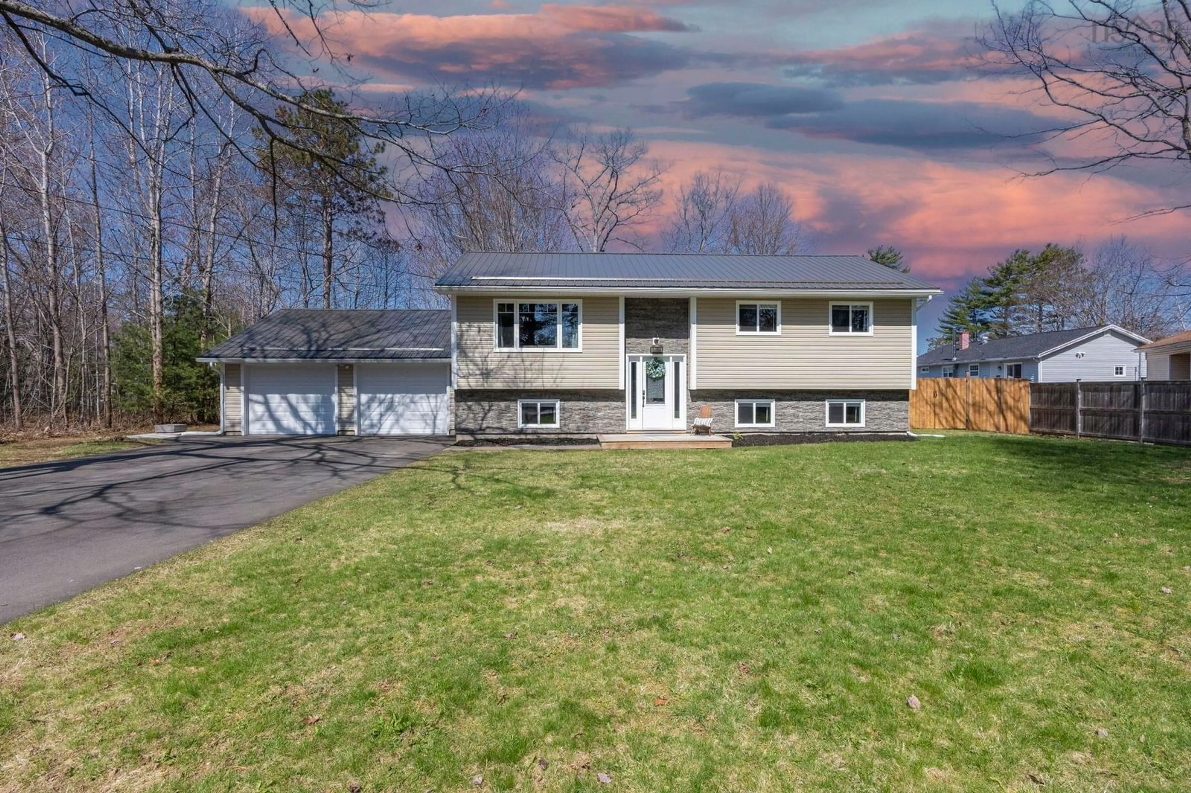 Home with vinyl exterior material, street for 1053 Oak Ave, Greenwood Nova Scotia B0P 1R0