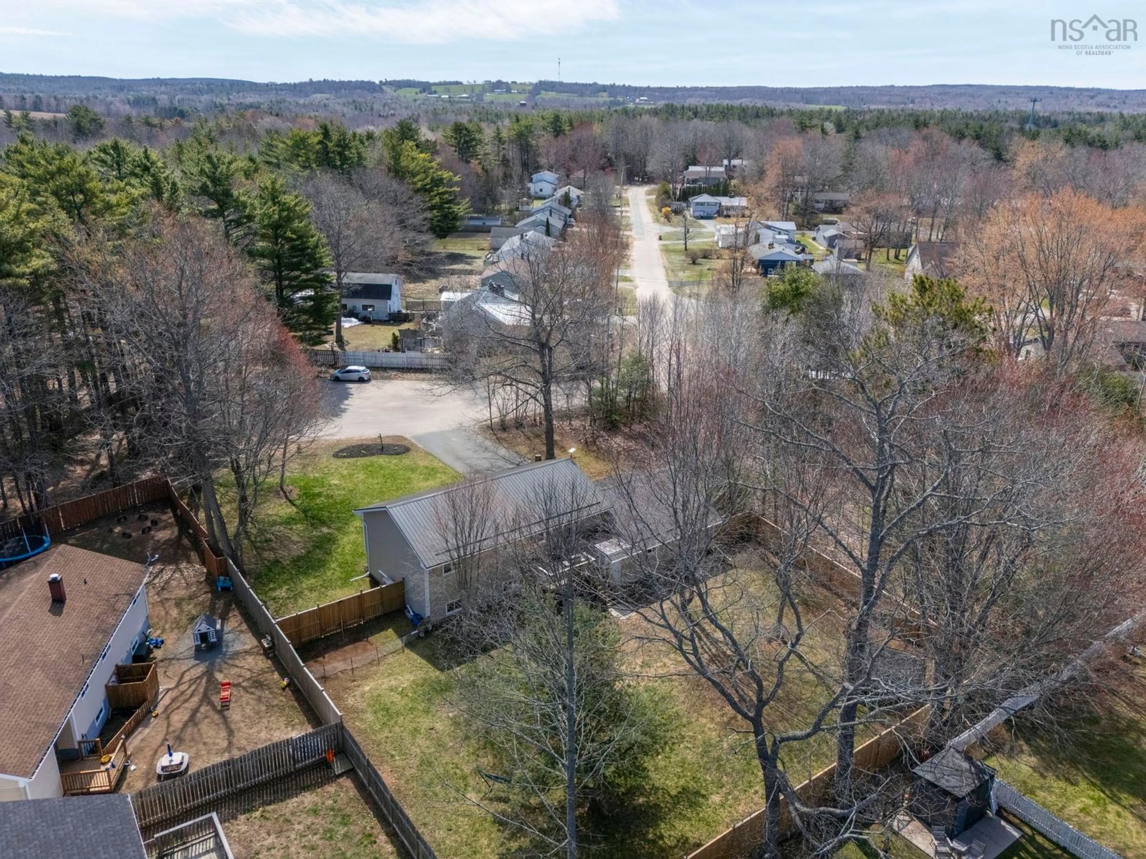 A pic from outside/outdoor area/front of a property/back of a property/a pic from drone, unknown for 1053 Oak Ave, Greenwood Nova Scotia B0P 1R0