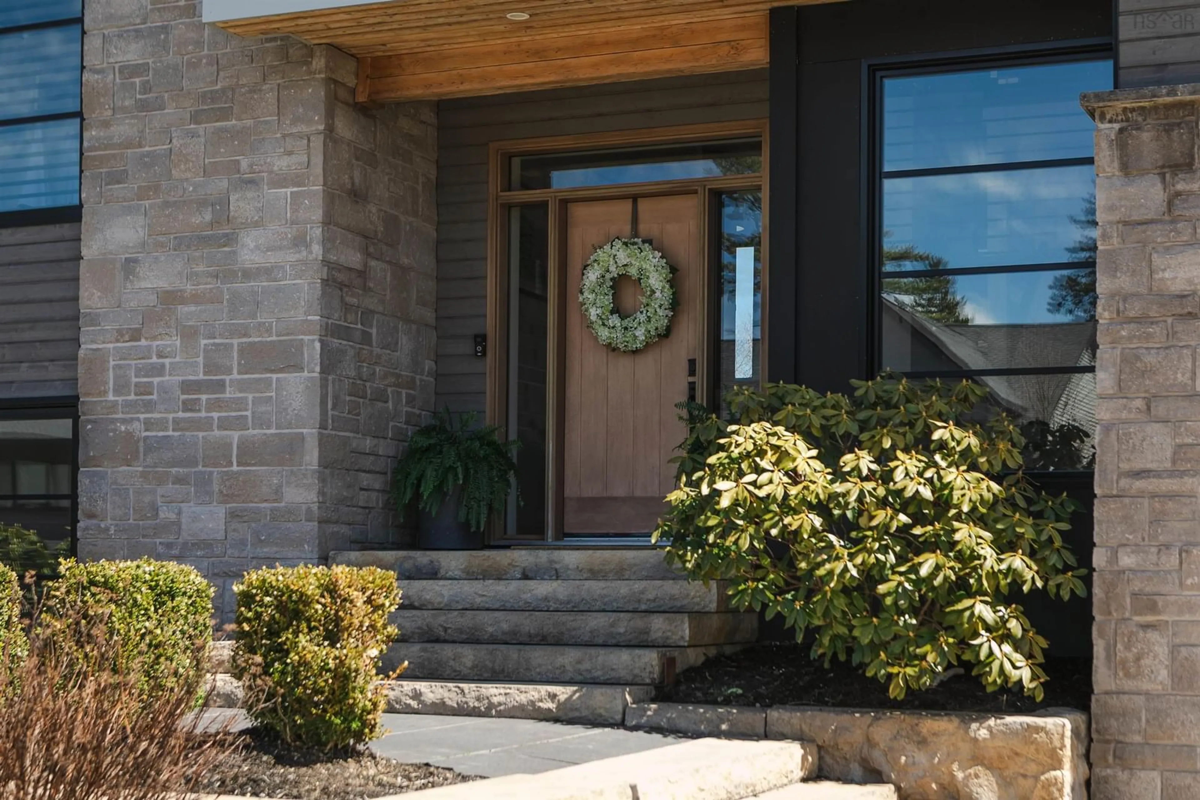 Indoor entryway for 27 Weybridge Lane, Bedford Nova Scotia B4B 0R9
