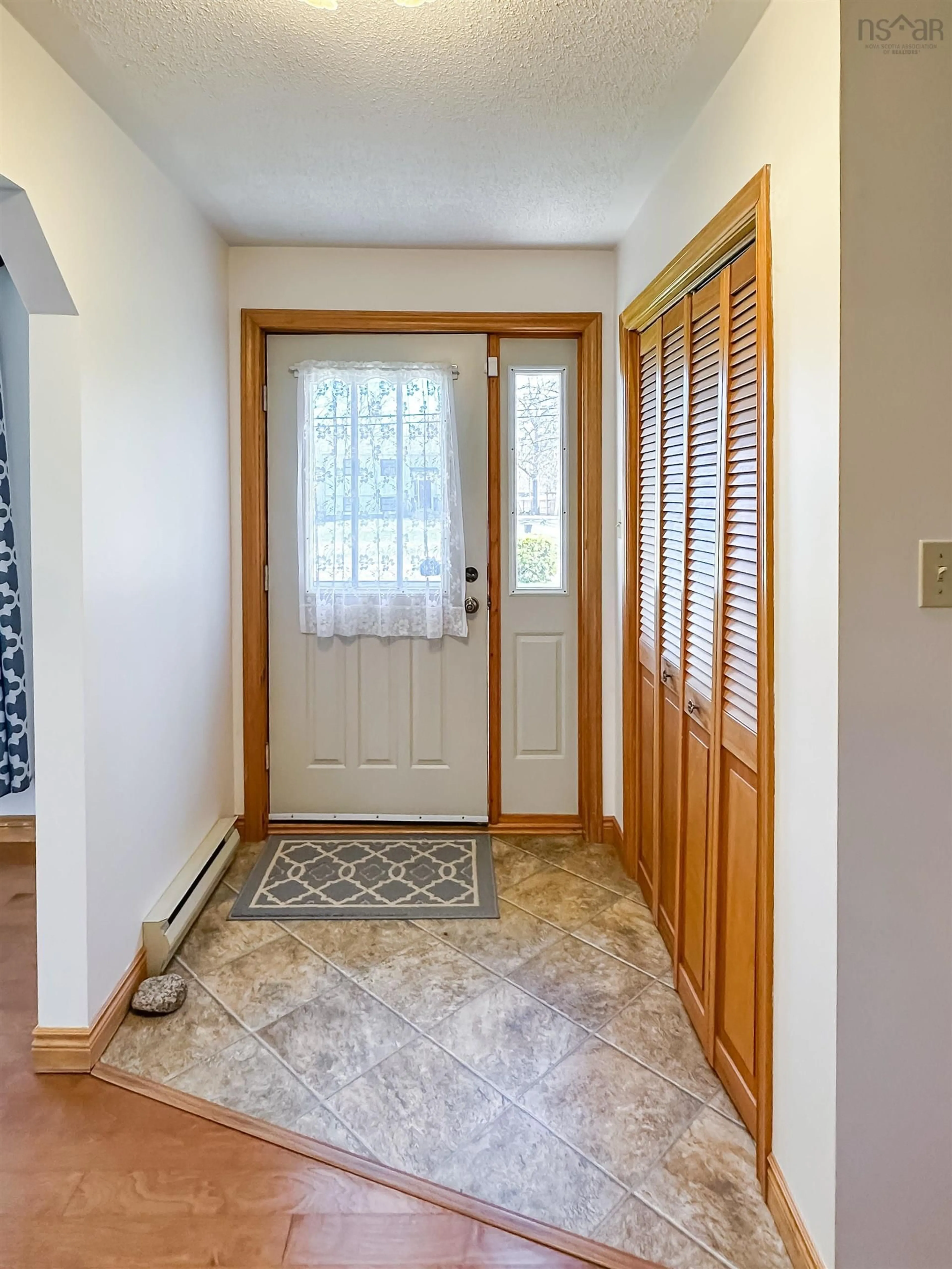 Indoor entryway for 2630 Poplar Dr, Coldbrook Nova Scotia B4R 1B1