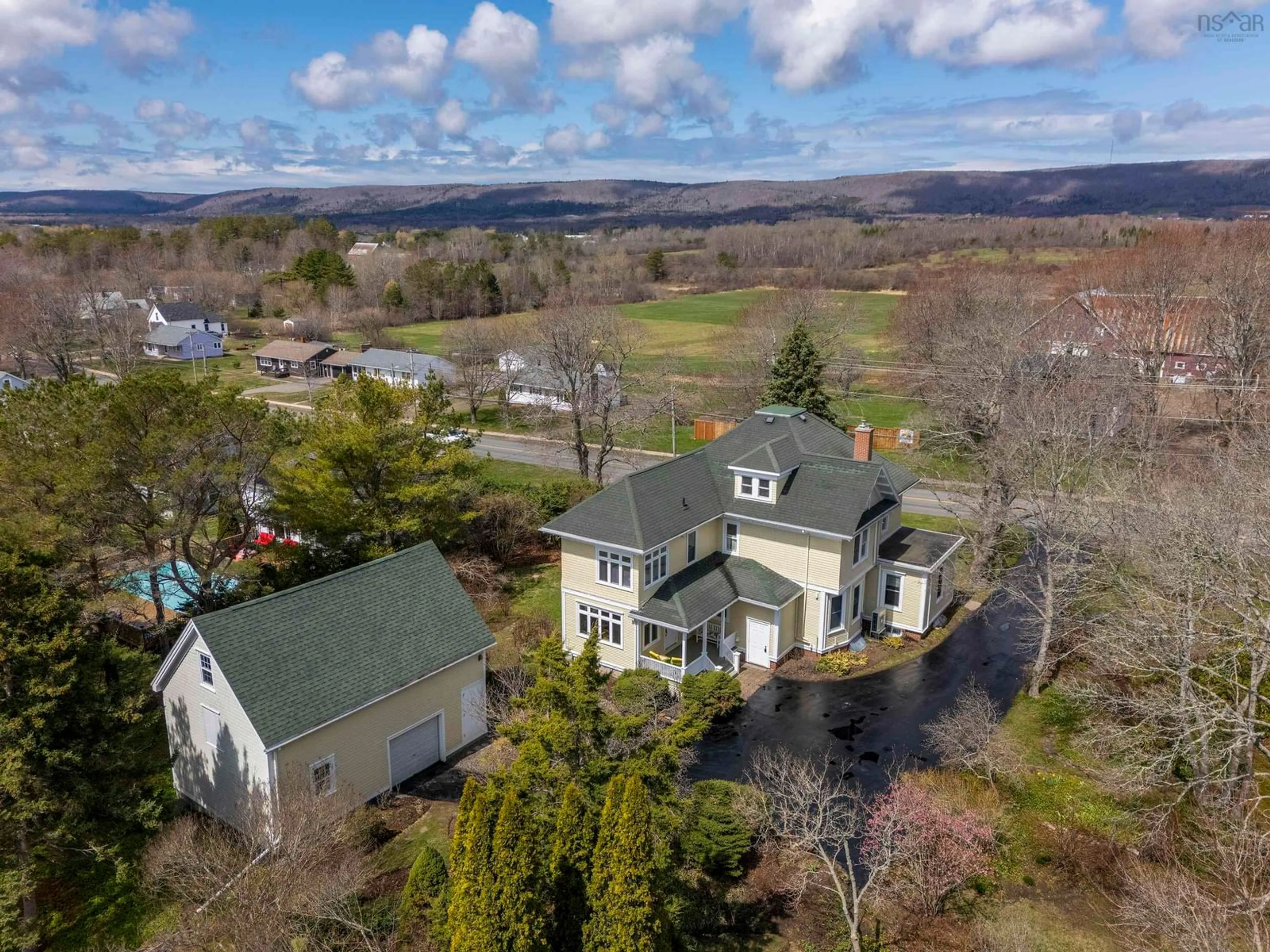 A pic from outside/outdoor area/front of a property/back of a property/a pic from drone, unknown for 504 Granville St, Bridgetown Nova Scotia B0S 1C0