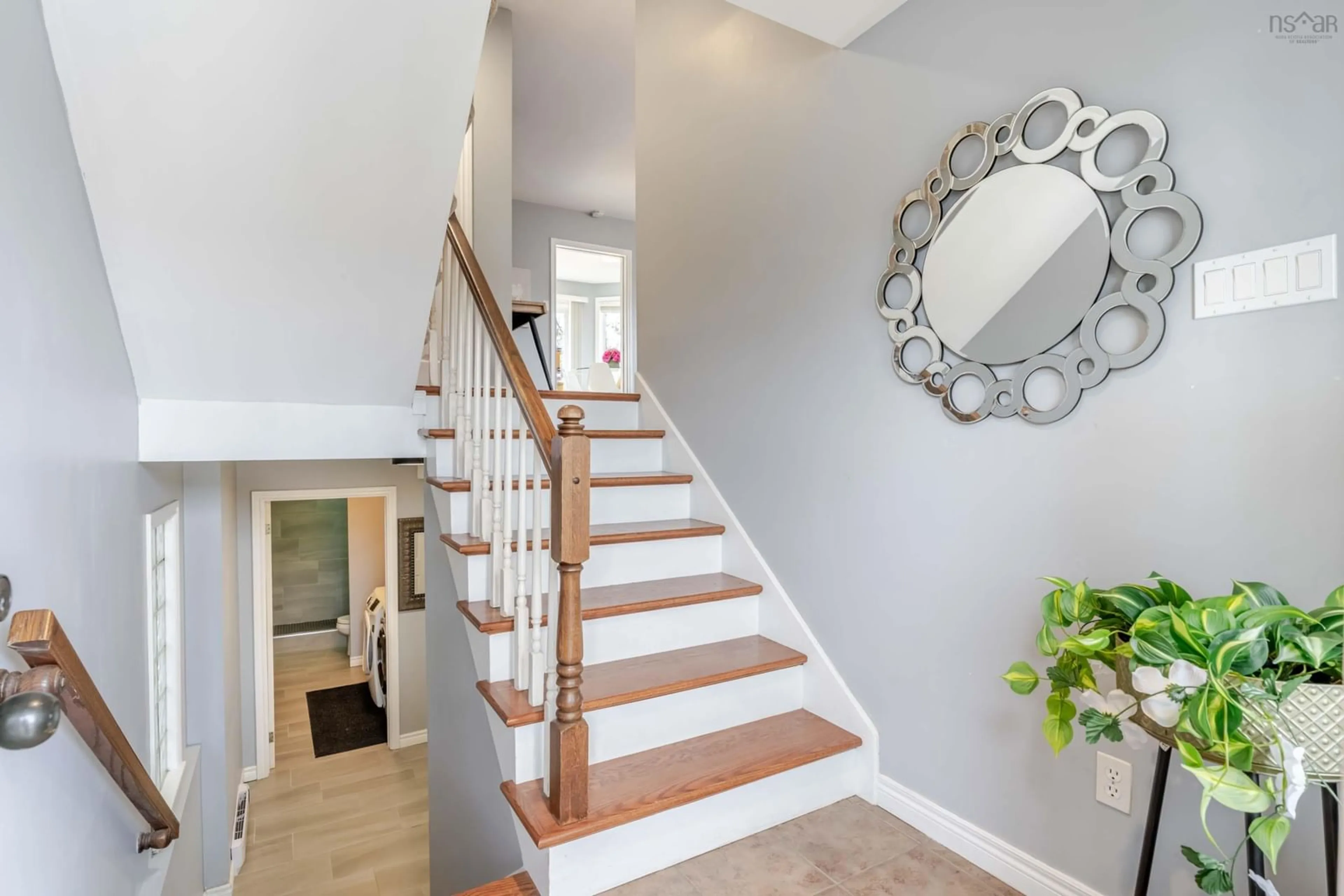 Indoor entryway for 51 Roy Cres, Bedford Nova Scotia B4A 3T3