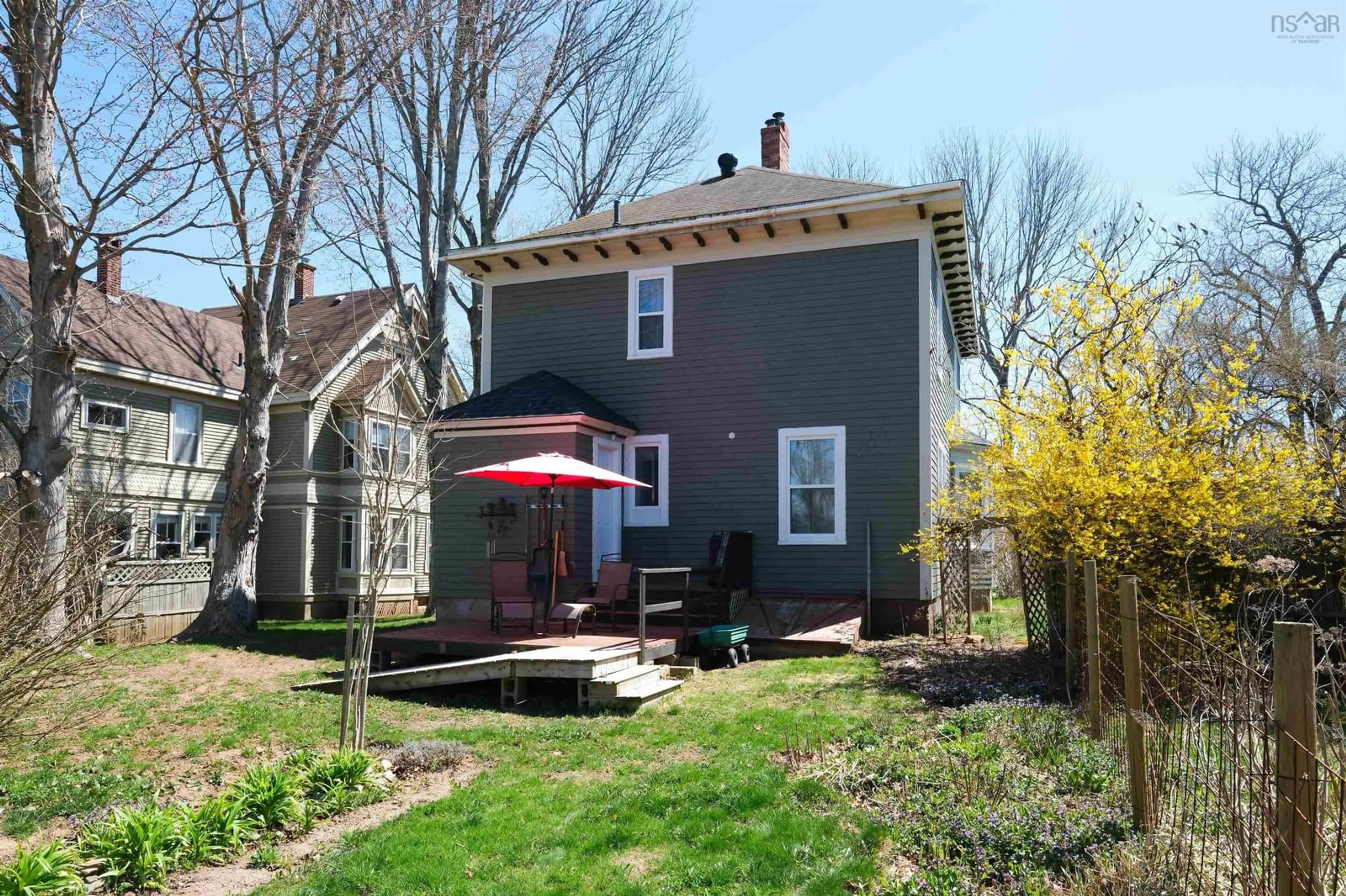 Patio, street for 355 Granville St, Bridgetown Nova Scotia B0S 1C0