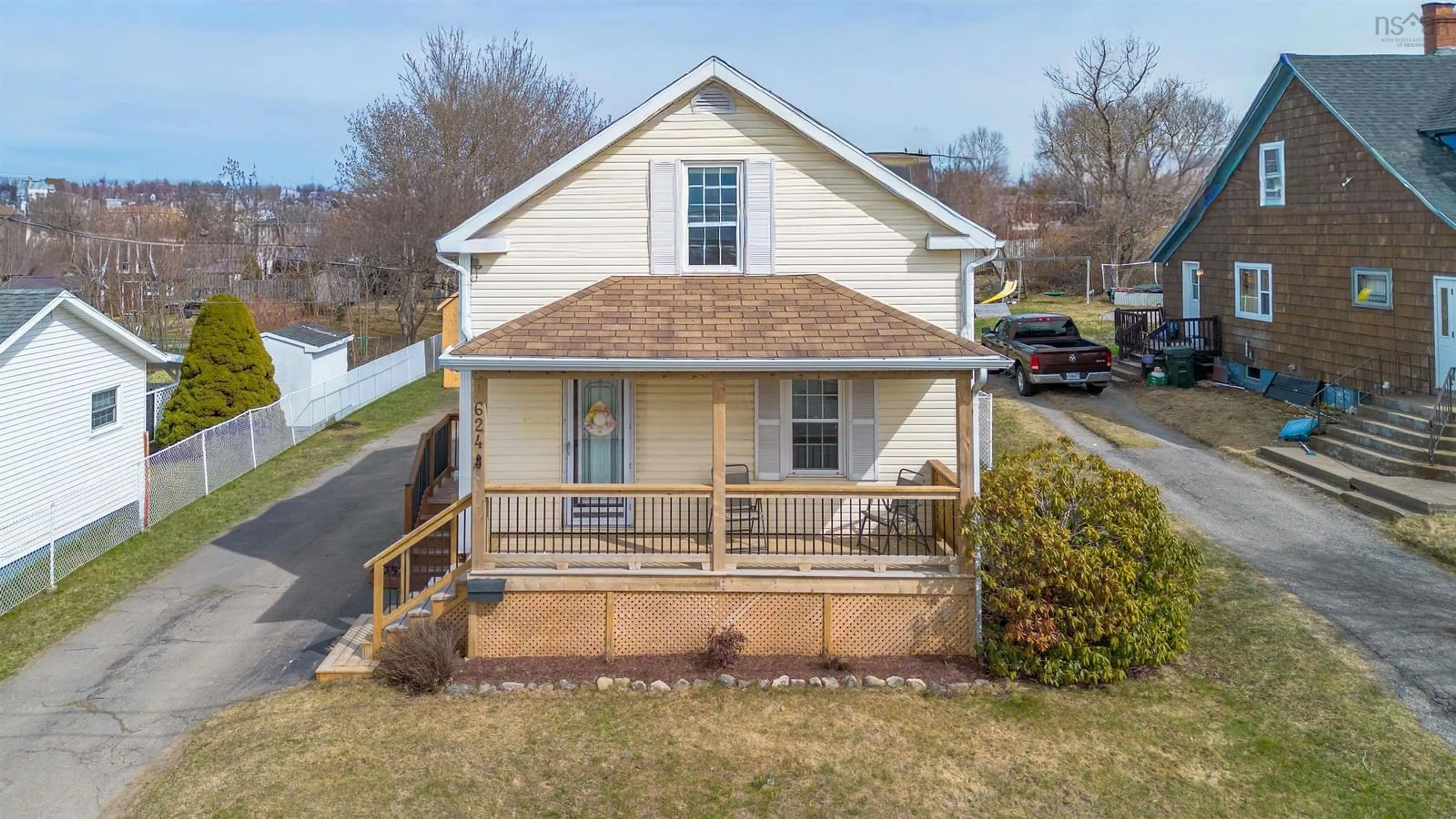 A pic from outside/outdoor area/front of a property/back of a property/a pic from drone, street for 624 King St, New Waterford Nova Scotia B1H 3Z3