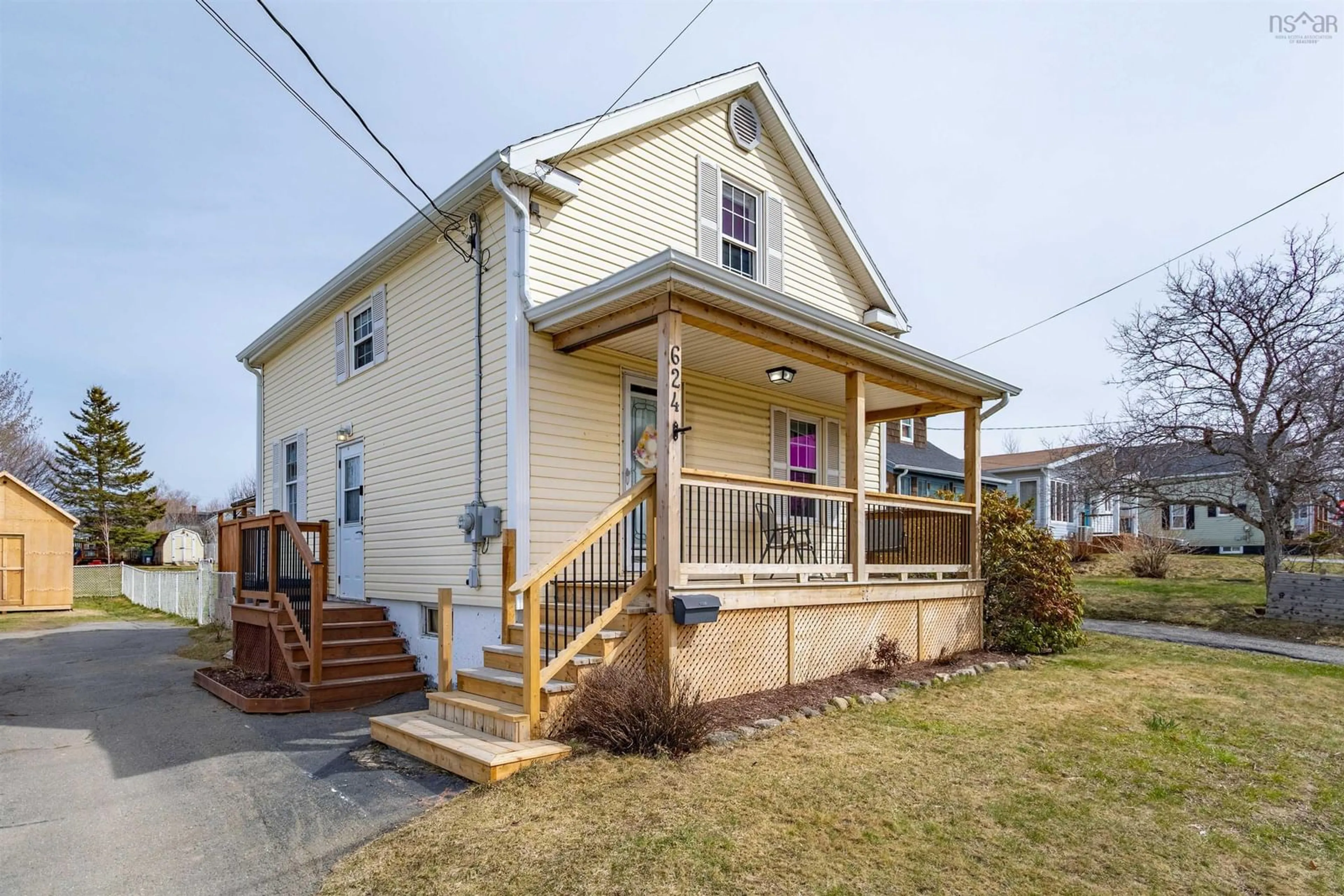 Home with vinyl exterior material, street for 624 King St, New Waterford Nova Scotia B1H 3Z3