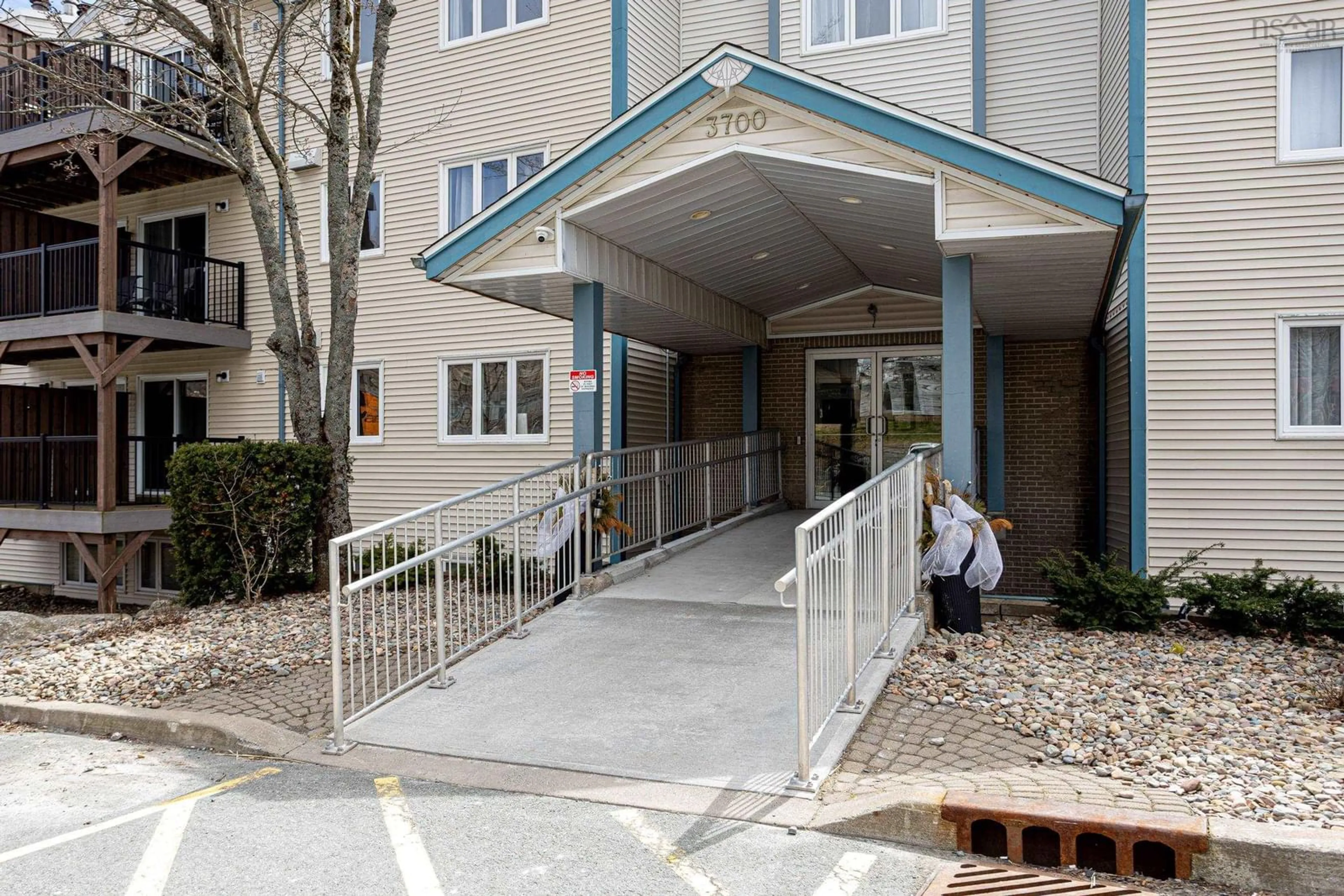 Indoor foyer for Dr, Halifax Nova Scotia B3J 5V4