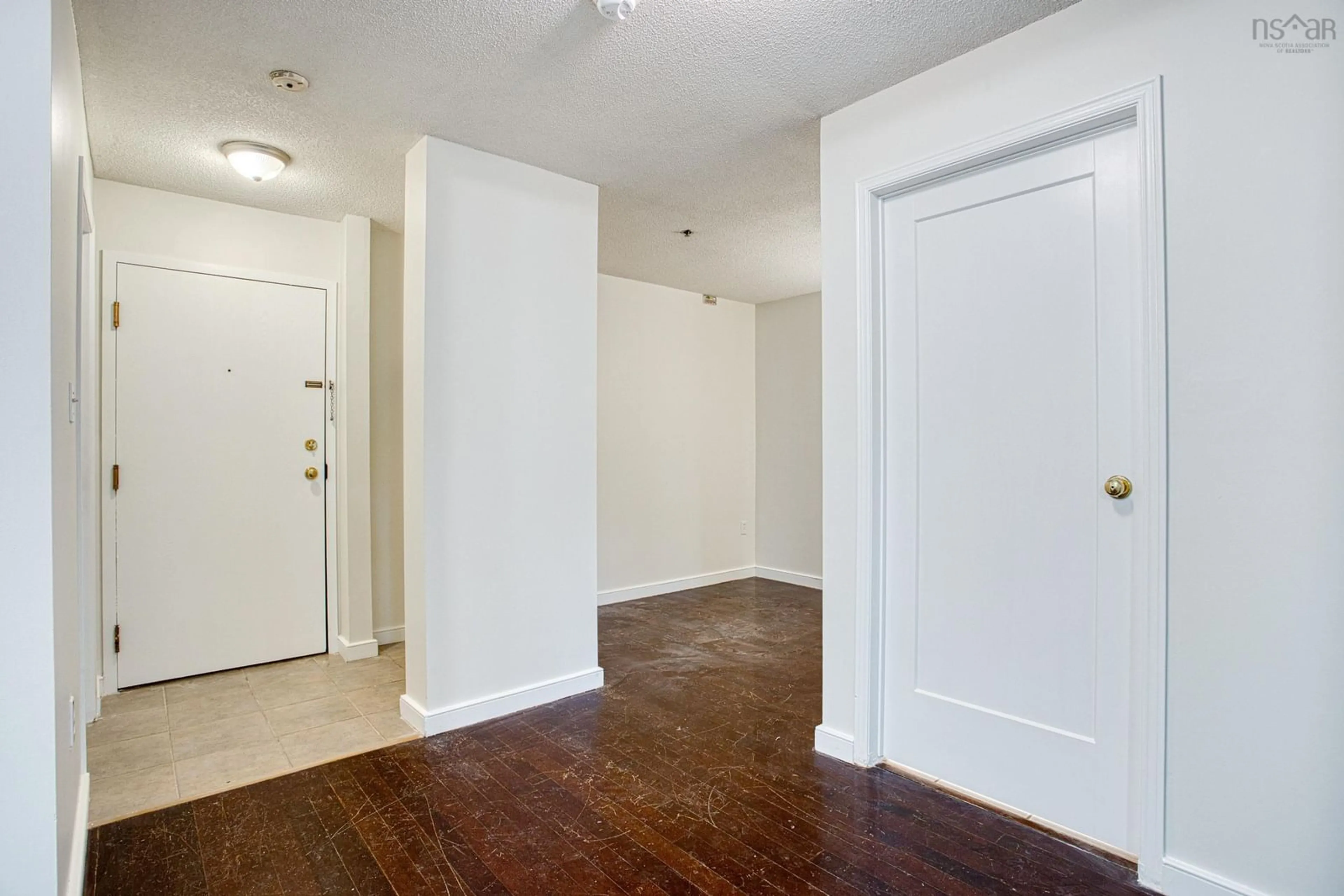 Indoor entryway for Dr, Halifax Nova Scotia B3J 5V4
