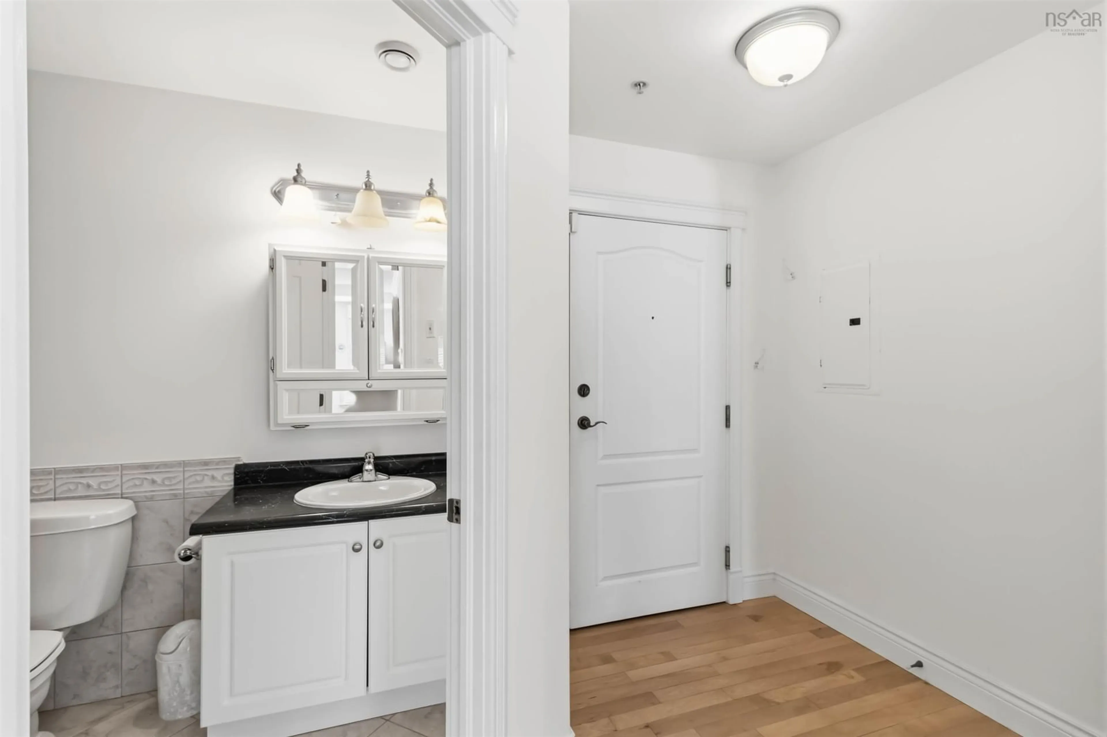 Indoor entryway for 5523 Inglis St #108, Halifax Nova Scotia B3H 1J9