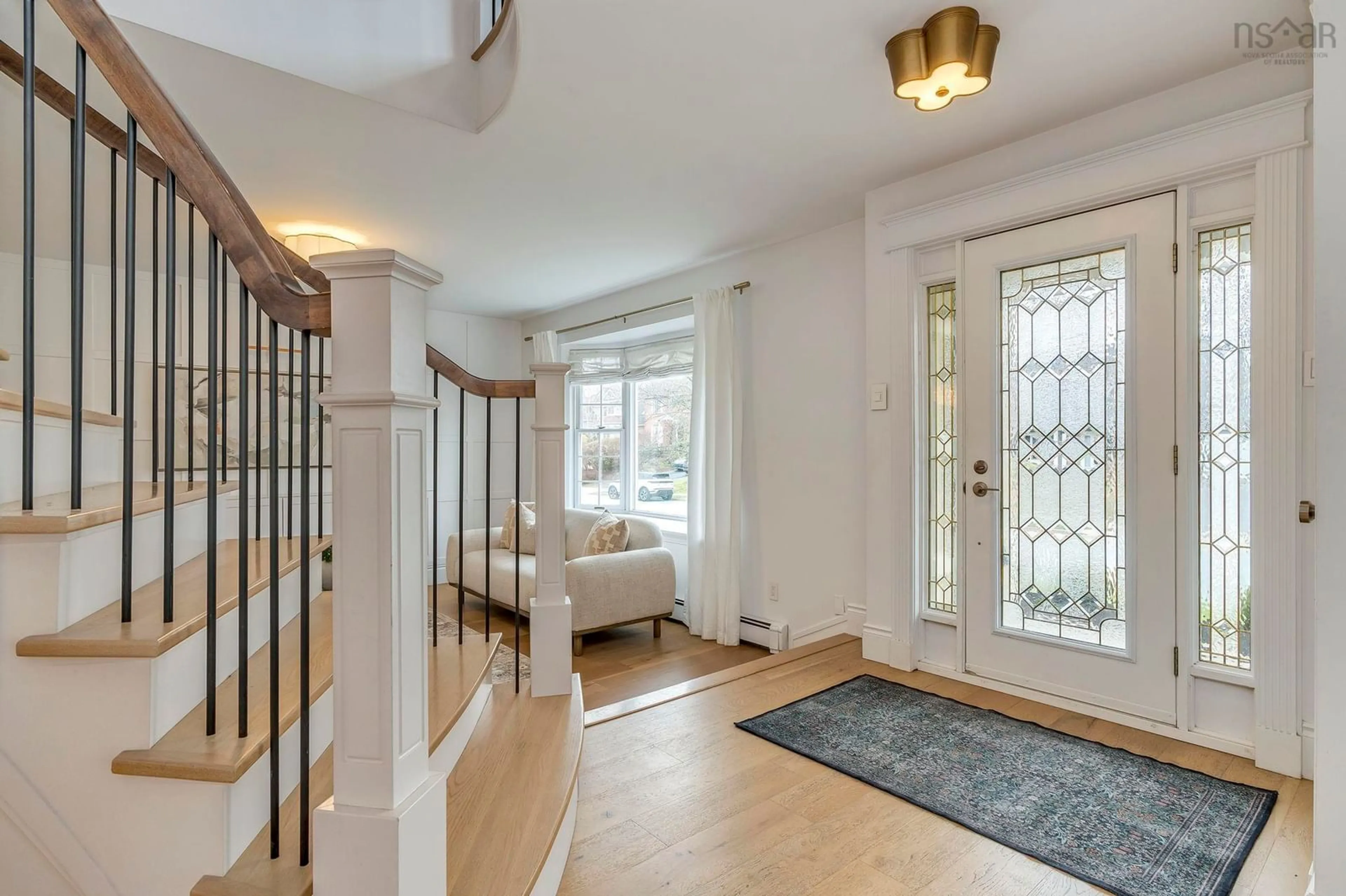 Indoor entryway for 171 Cresthaven Dr, Halifax Nova Scotia B3M 4S4